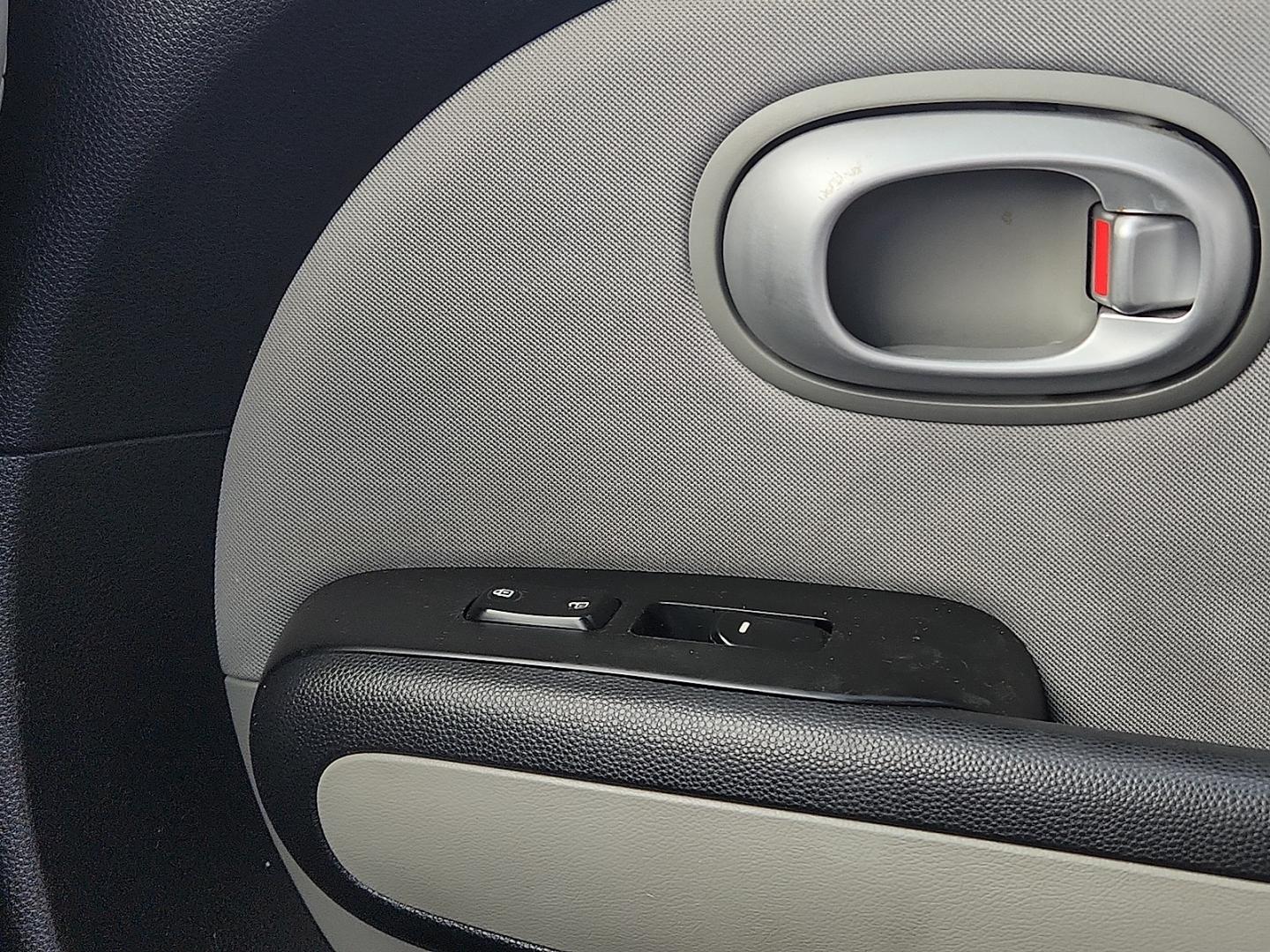 2015 GRAY /Black - EQ Kia Soul (KNDJN2A25F7) with an Gamma 1.6L I-4 gasoline direct injection, DOHC, variable valve control, regular unleaded, engine with 130HP engine, located at 4711 Ave Q, Lubbock, TX, 79412, (806) 687-2362, 33.551304, -101.855293 - Photo#26