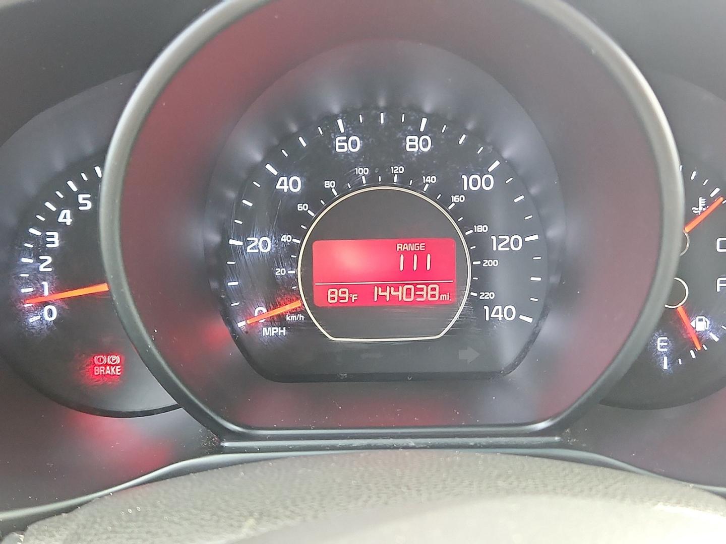 2015 GRAY /Black - EQ Kia Soul (KNDJN2A25F7) with an Gamma 1.6L I-4 gasoline direct injection, DOHC, variable valve control, regular unleaded, engine with 130HP engine, located at 4711 Ave Q, Lubbock, TX, 79412, (806) 687-2362, 33.551304, -101.855293 - Photo#27