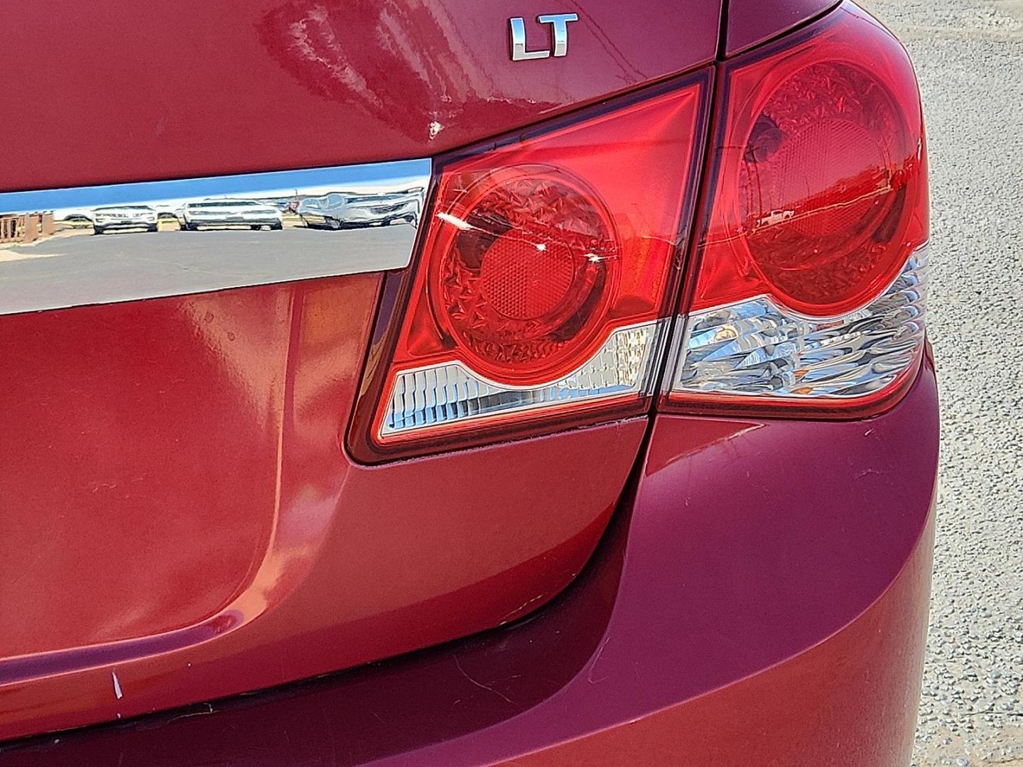 2014 RED /Jet Black - AFF Chevrolet Cruze 1LT Auto (1G1PC5SB5E7) with an ECOTEC 1.4L I-4 DOHC, VVT variable valve control, intercooled turbo, regular unleaded, engine with 138HP engine, located at 4711 Ave Q, Lubbock, TX, 79412, (806) 687-2362, 33.551304, -101.855293 - Photo#8