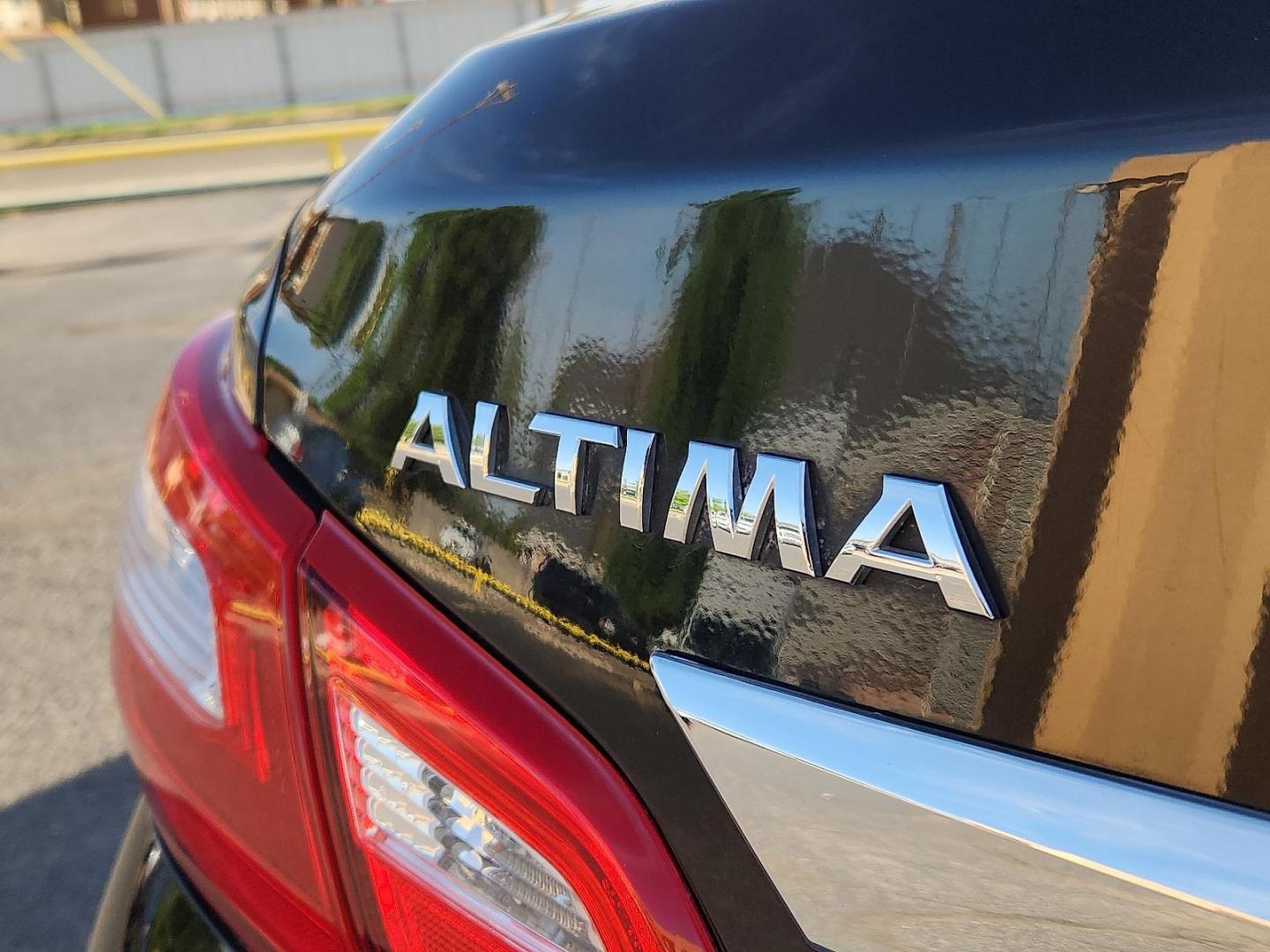 2017 BLACK /Charcoal - G Nissan Altima 2.5 S (1N4AL3AP2HC) with an 2.5L I-4 DOHC, variable valve control, regular unleaded, engine with 179HP engine, located at 4711 Ave Q, Lubbock, TX, 79412, (806) 687-2362, 33.551304, -101.855293 - Photo#13