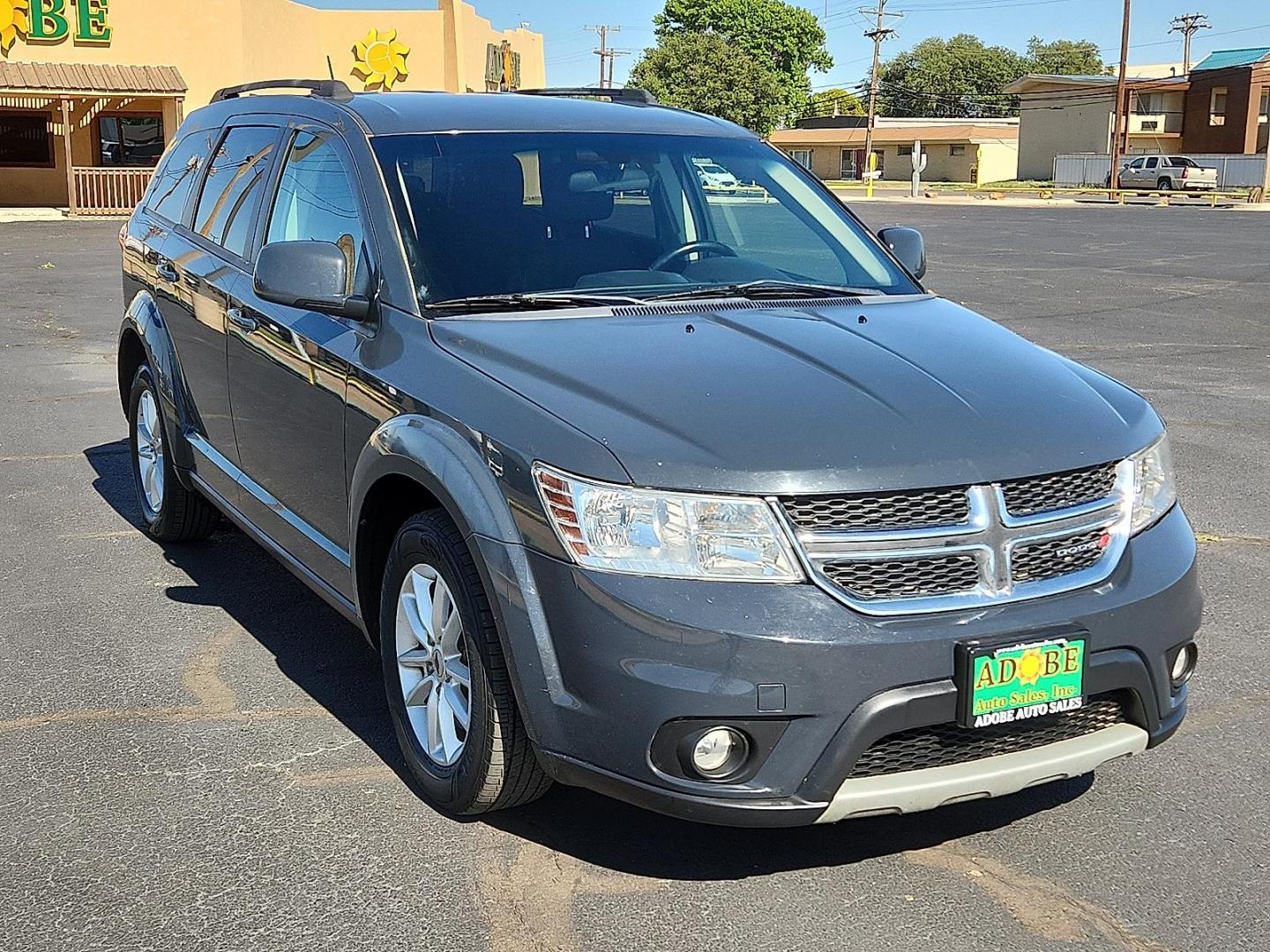 2018 Bruiser Grey Clear Coat Dodge Journey SXT (3C4PDCBB4JT) with an Tigershark MultiAir 2.4L I-4 DOHC, variable valve control, regular unleaded, engine with 173HP engine, located at 4711 Ave Q, Lubbock, TX, 79412, (806) 687-2362, 33.551304, -101.855293 - Photo#5
