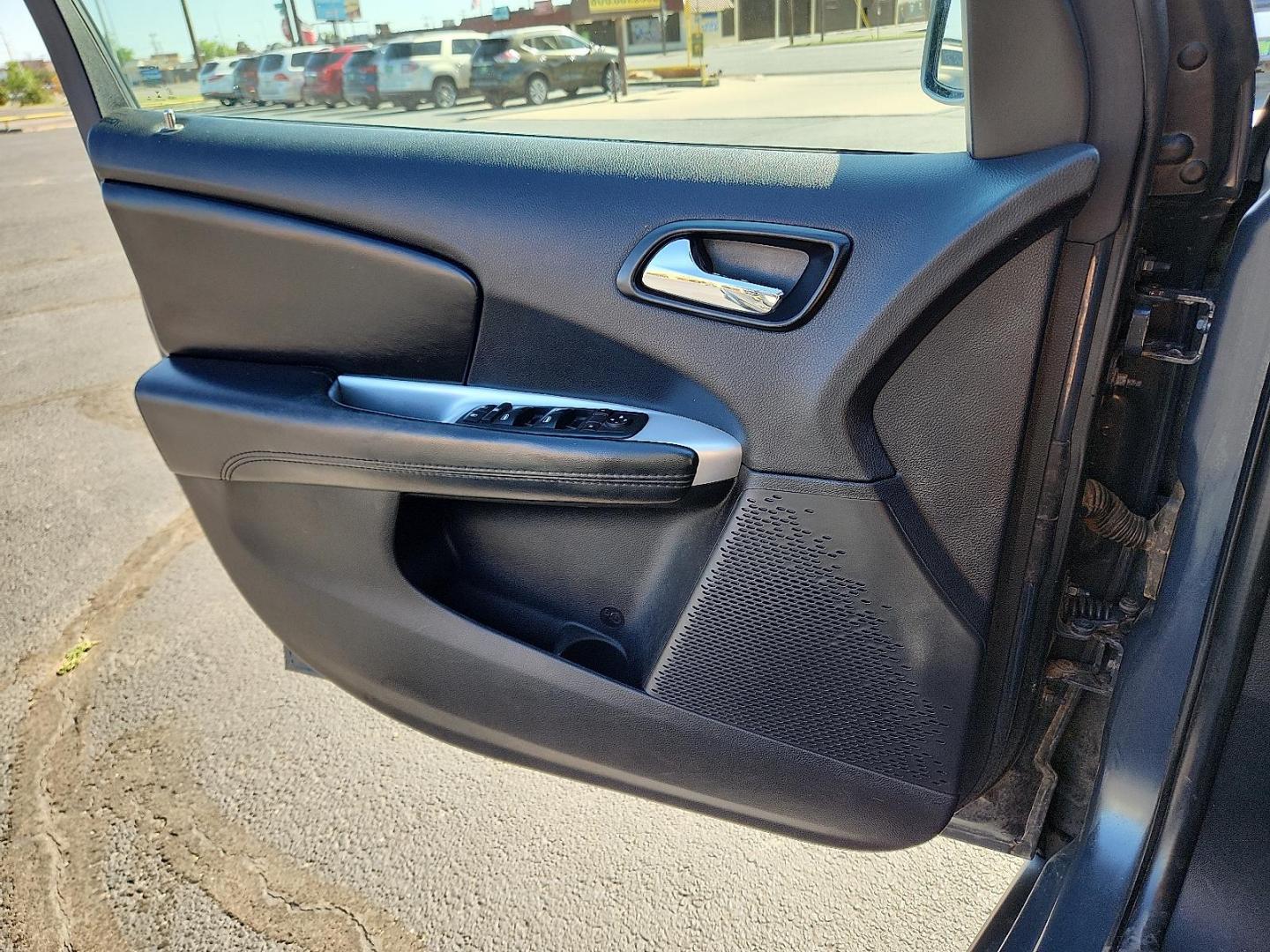 2018 Bruiser Grey Clear Coat Dodge Journey SXT (3C4PDCBB4JT) with an Tigershark MultiAir 2.4L I-4 DOHC, variable valve control, regular unleaded, engine with 173HP engine, located at 4711 Ave Q, Lubbock, TX, 79412, (806) 687-2362, 33.551304, -101.855293 - Photo#13