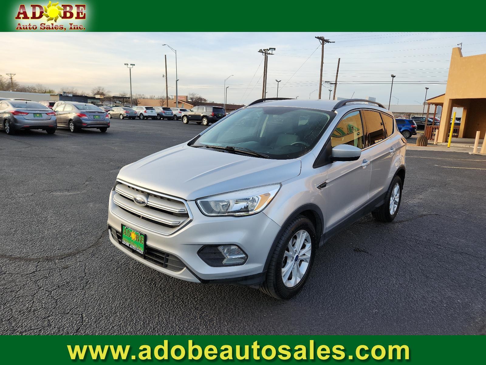 2018 Oxford White /Charcoal Black, cloth Ford Escape SE (1FMCU0GD5JU) with an ENGINE: 1.5L ECOBOOST engine, located at 4711 Ave Q, Lubbock, TX, 79412, (806) 687-2362, 33.551304, -101.855293 - Photo #0