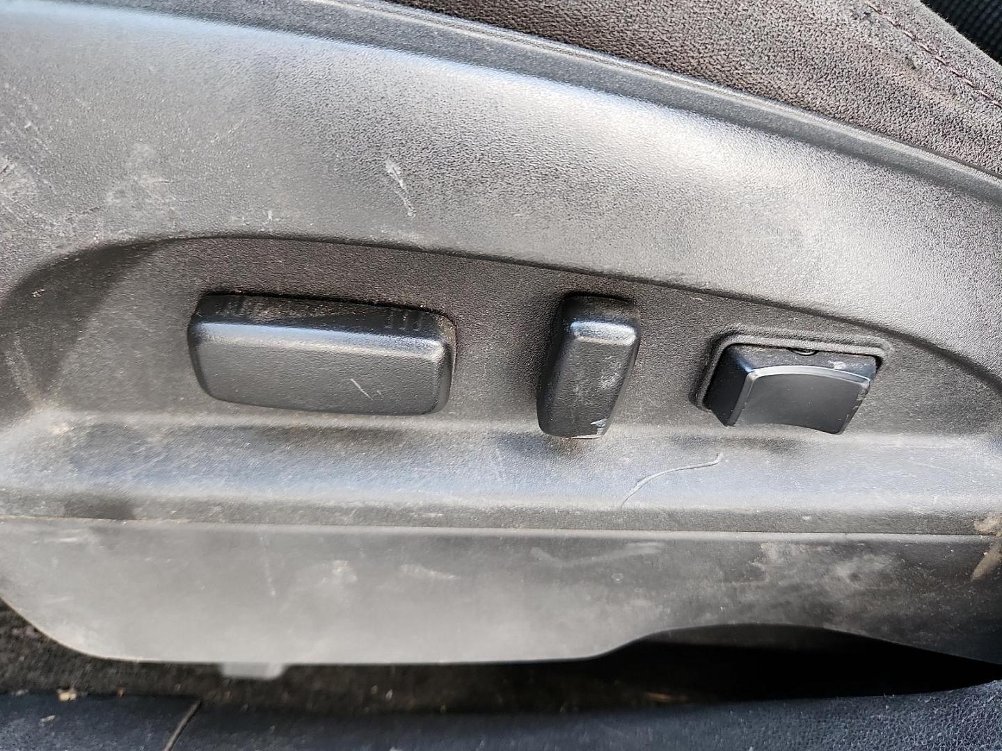 2013 BLACK Chevrolet Equinox 1LT (2GNALDEK2D6) with an 2.4L DOHC 4-Cylinder SIDI Engine engine, located at 4711 Ave Q, Lubbock, TX, 79412, (806) 687-2362, 33.551304, -101.855293 - Photo#15