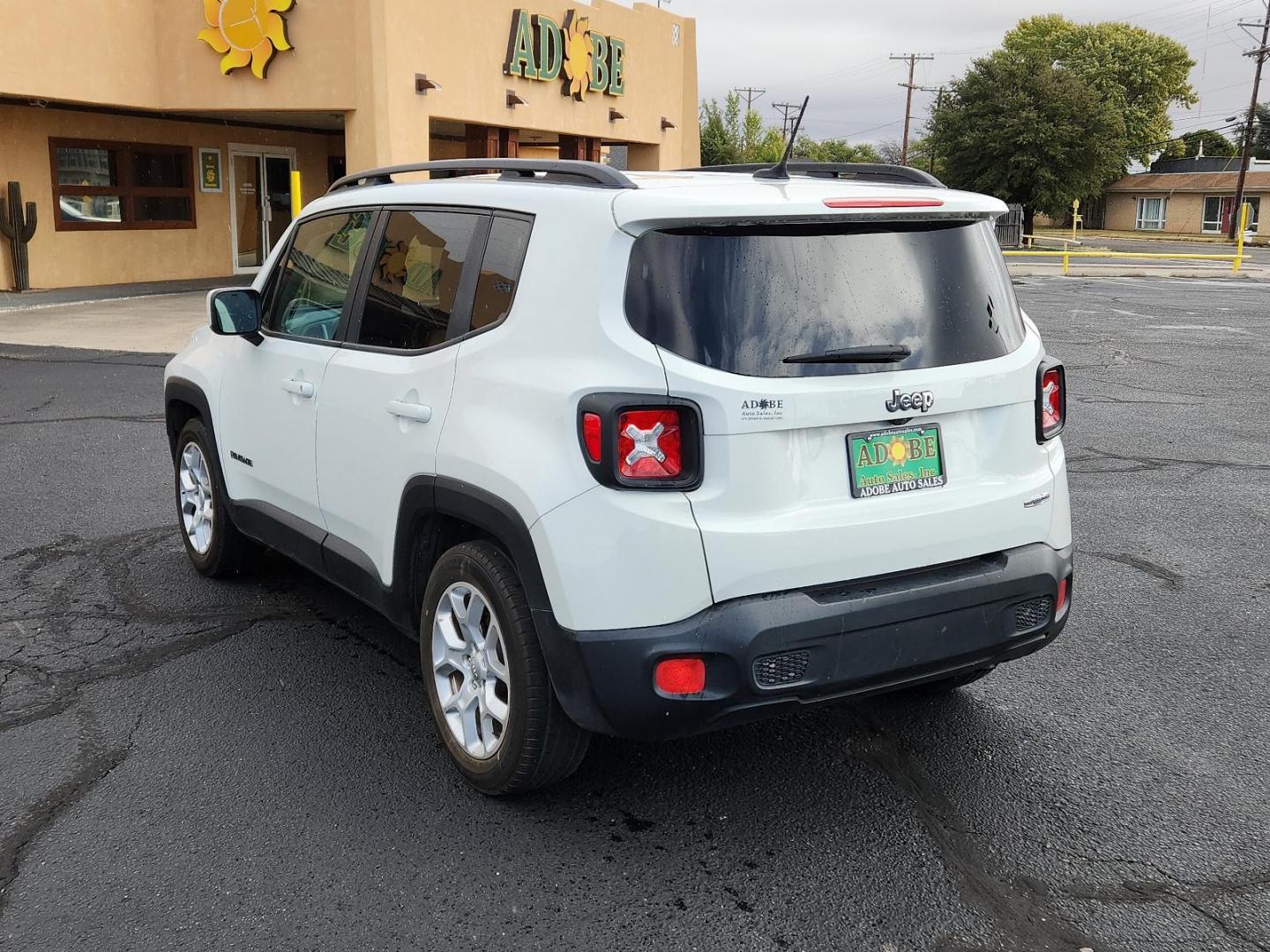 2017 Alpine White - PWV /Sandstorm/Black - A7XU Jeep Renegade Latitude (ZACCJABBXHP) with an ENGINE: 2.4L I4 MULTIAIR engine, located at 4711 Ave Q, Lubbock, TX, 79412, (806) 687-2362, 33.551304, -101.855293 - Photo#2