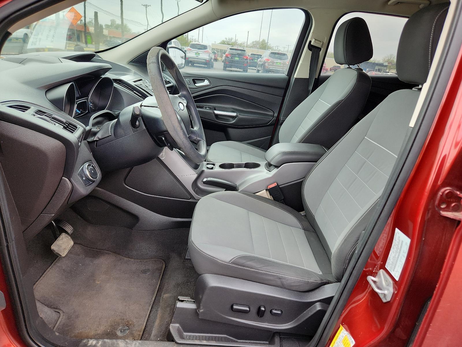 2014 Sunset /Charcoal Black Ford Escape SE (1FMCU0GX5EU) with an ENGINE: 1.6L ECOBOOST engine, located at 4711 Ave Q, Lubbock, TX, 79412, (806) 687-2362, 33.551304, -101.855293 - Photo #19