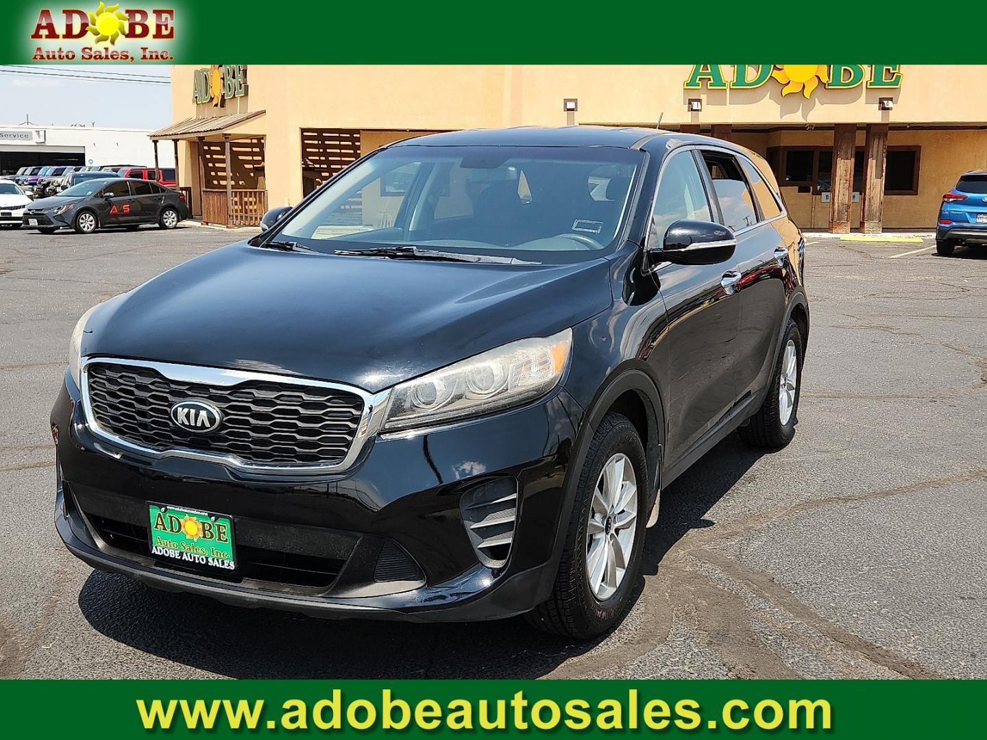 2019 BLACK /Satin Black - WK Kia Sorento 2.4L L (5XYPG4A39KG) with an 2.4L I-4 gasoline direct injection, DOHC, D-CVVT variable valve control, regular unleaded, engine with 185HP engine, located at 4711 Ave Q, Lubbock, TX, 79412, (806) 687-2362, 33.551304, -101.855293- Photo#0