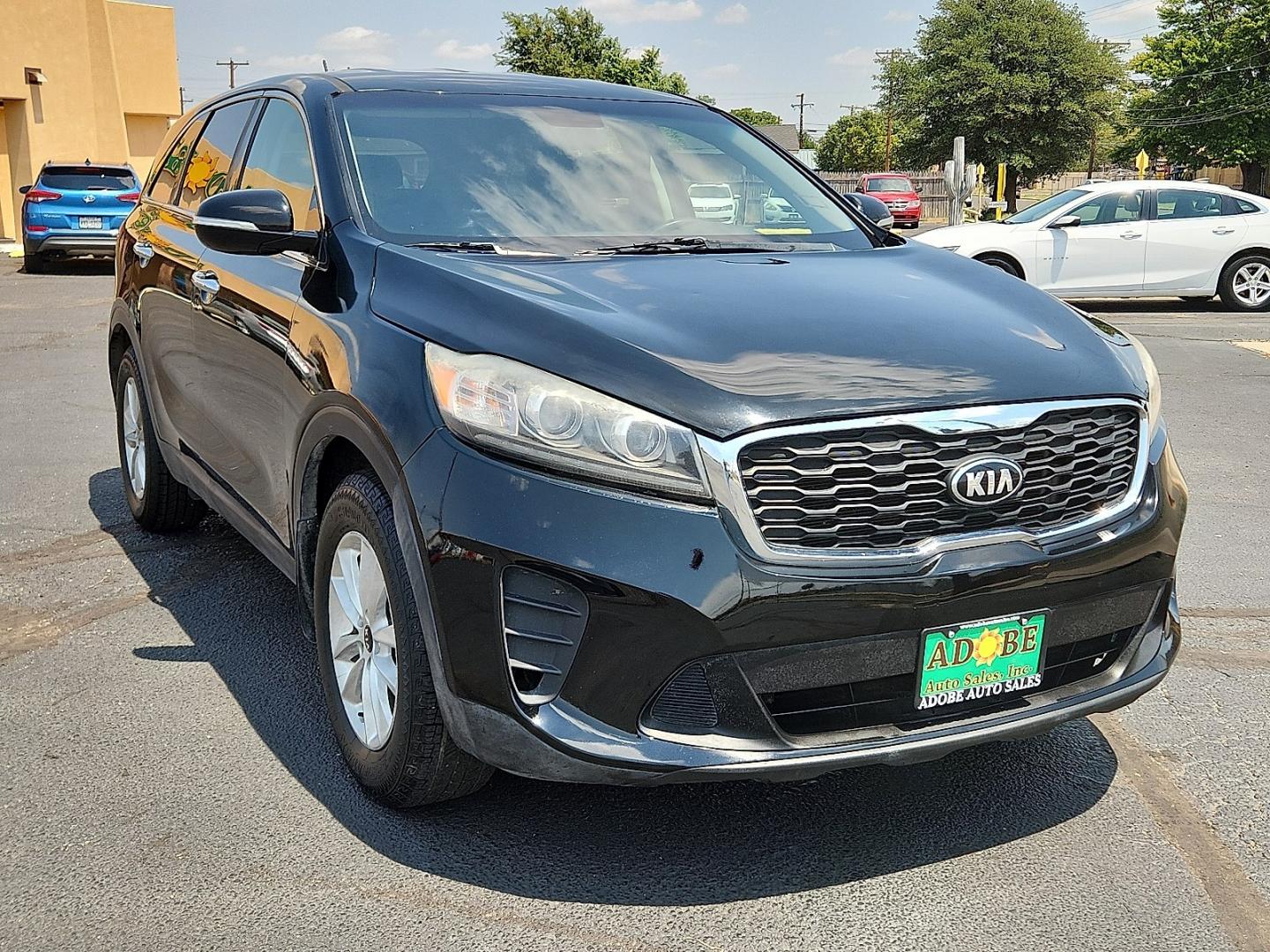 2019 BLACK /Satin Black - WK Kia Sorento 2.4L L (5XYPG4A39KG) with an 2.4L I-4 gasoline direct injection, DOHC, D-CVVT variable valve control, regular unleaded, engine with 185HP engine, located at 4711 Ave Q, Lubbock, TX, 79412, (806) 687-2362, 33.551304, -101.855293- Photo#3