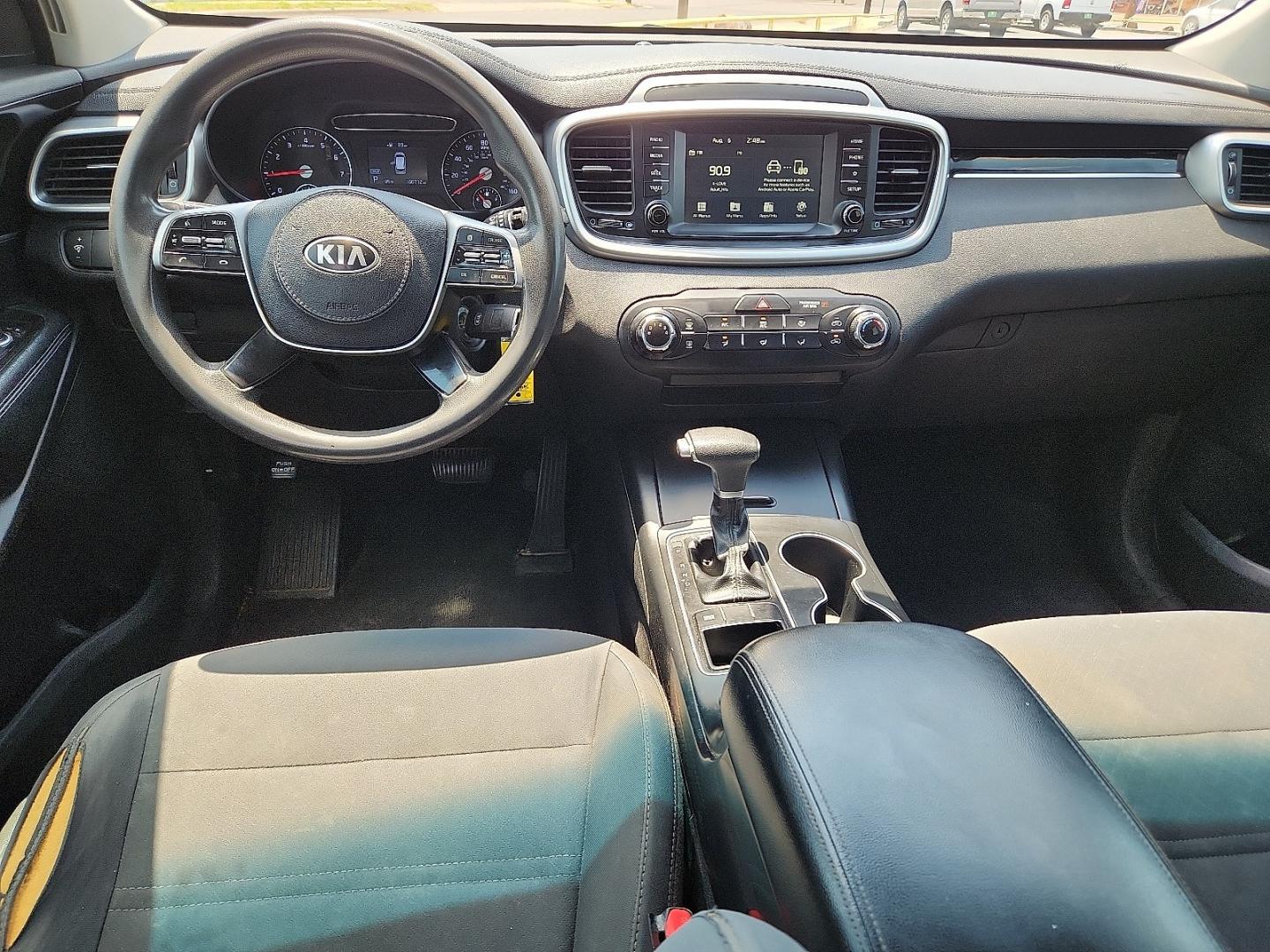 2019 BLACK /Satin Black - WK Kia Sorento 2.4L L (5XYPG4A39KG) with an 2.4L I-4 gasoline direct injection, DOHC, D-CVVT variable valve control, regular unleaded, engine with 185HP engine, located at 4711 Ave Q, Lubbock, TX, 79412, (806) 687-2362, 33.551304, -101.855293- Photo#17
