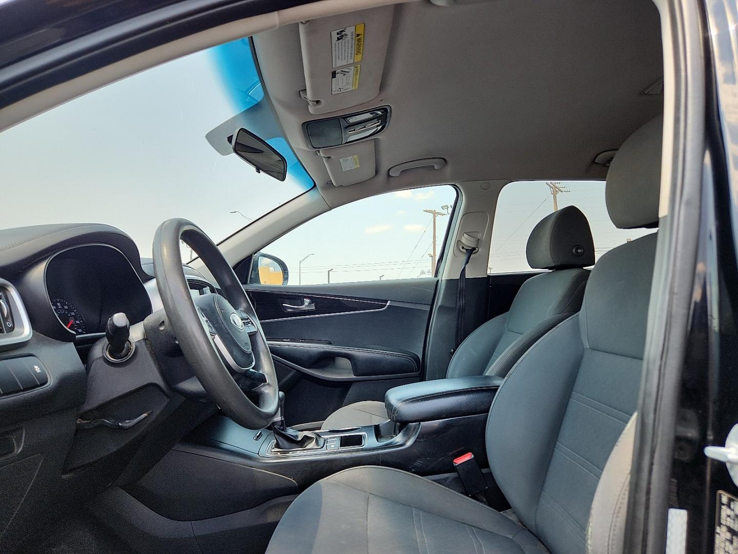 2019 BLACK /Satin Black - WK Kia Sorento 2.4L L (5XYPG4A39KG) with an 2.4L I-4 gasoline direct injection, DOHC, D-CVVT variable valve control, regular unleaded, engine with 185HP engine, located at 4711 Ave Q, Lubbock, TX, 79412, (806) 687-2362, 33.551304, -101.855293- Photo#21