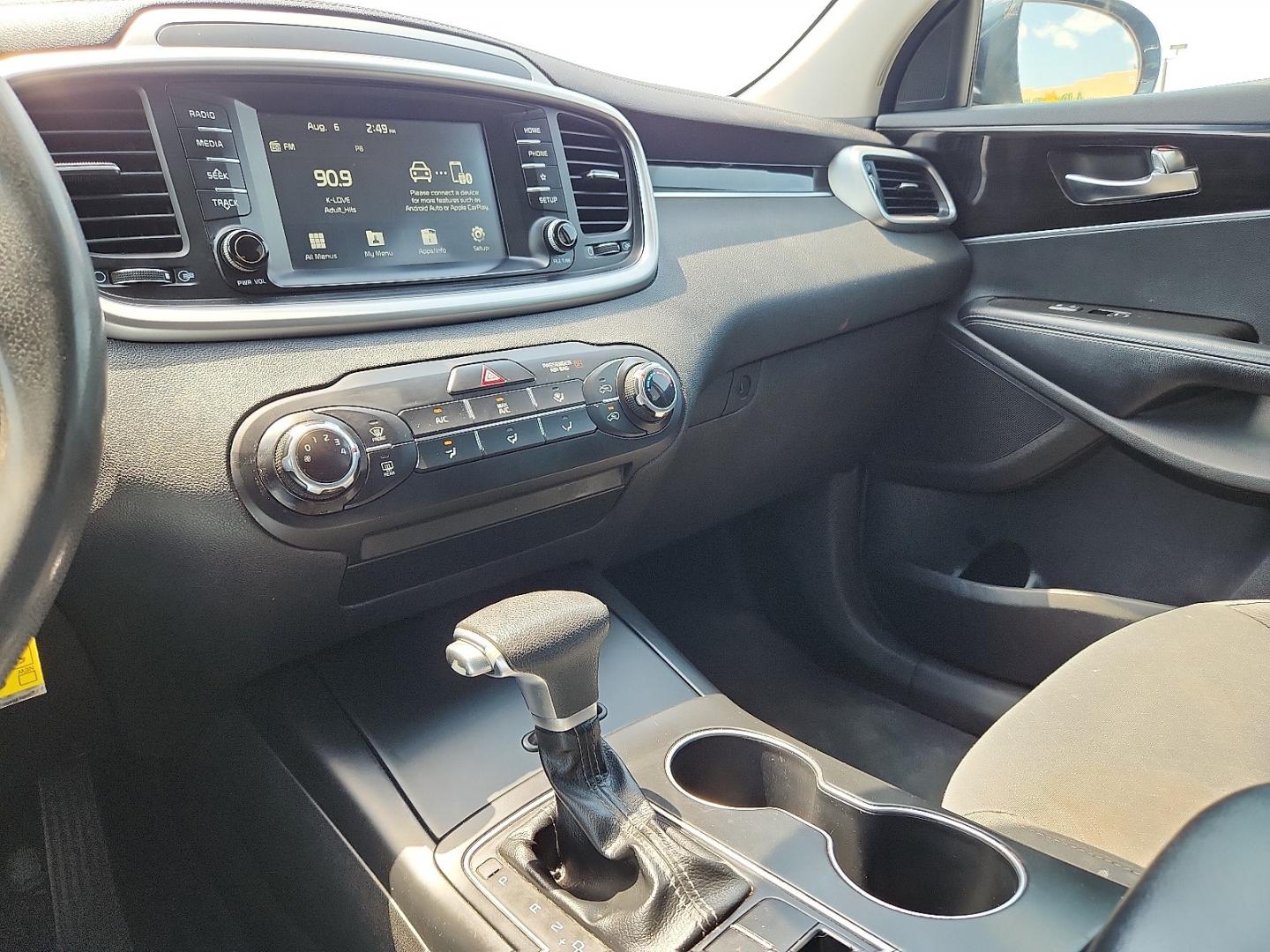 2019 BLACK /Satin Black - WK Kia Sorento 2.4L L (5XYPG4A39KG) with an 2.4L I-4 gasoline direct injection, DOHC, D-CVVT variable valve control, regular unleaded, engine with 185HP engine, located at 4711 Ave Q, Lubbock, TX, 79412, (806) 687-2362, 33.551304, -101.855293- Photo#29