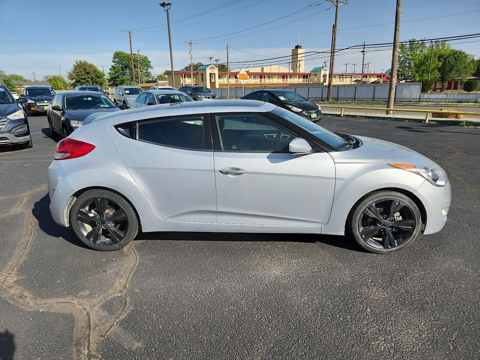 2017 Ironman Silver /Black, premium cloth Hyundai Veloster Value Edition (KMHTC6ADXHU) with an Engine: 1.6L 4-Cylinder GDI DOHC engine, located at 4711 Ave Q, Lubbock, TX, 79412, (806) 687-2362, 33.551304, -101.855293 - Photo #5