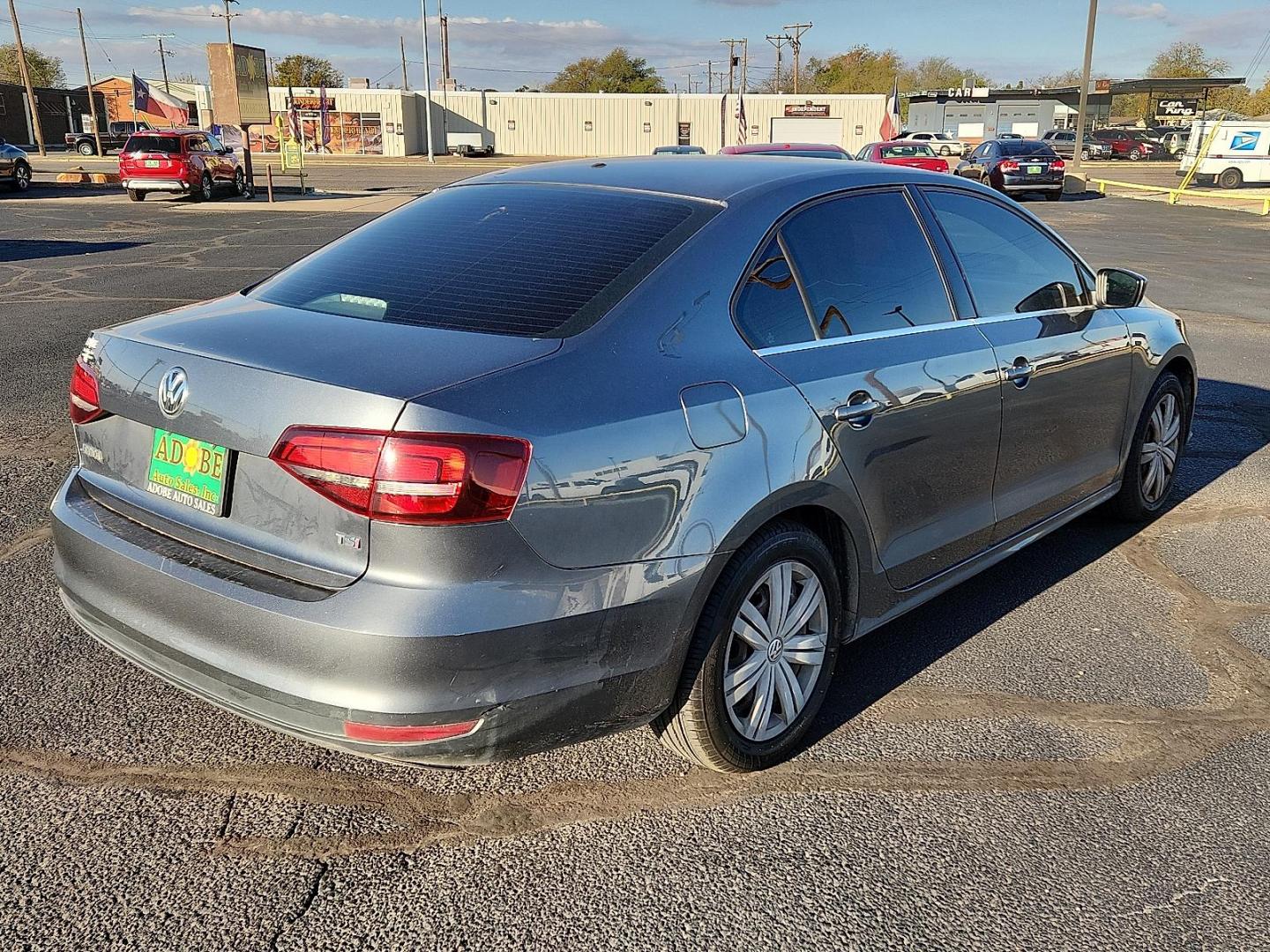 2017 GRAY Volkswagen Jetta 1.4T S (3VW2B7AJ5HM) with an 1.4L I-4 gasoline direct injection, DOHC, variable valve control, intercooled turbo, regular unleaded, engine with 150HP engine, located at 4711 Ave Q, Lubbock, TX, 79412, (806) 687-2362, 33.551304, -101.855293 - Photo#3