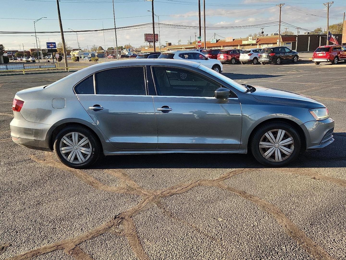 2017 GRAY Volkswagen Jetta 1.4T S (3VW2B7AJ5HM) with an 1.4L I-4 gasoline direct injection, DOHC, variable valve control, intercooled turbo, regular unleaded, engine with 150HP engine, located at 4711 Ave Q, Lubbock, TX, 79412, (806) 687-2362, 33.551304, -101.855293 - Photo#4