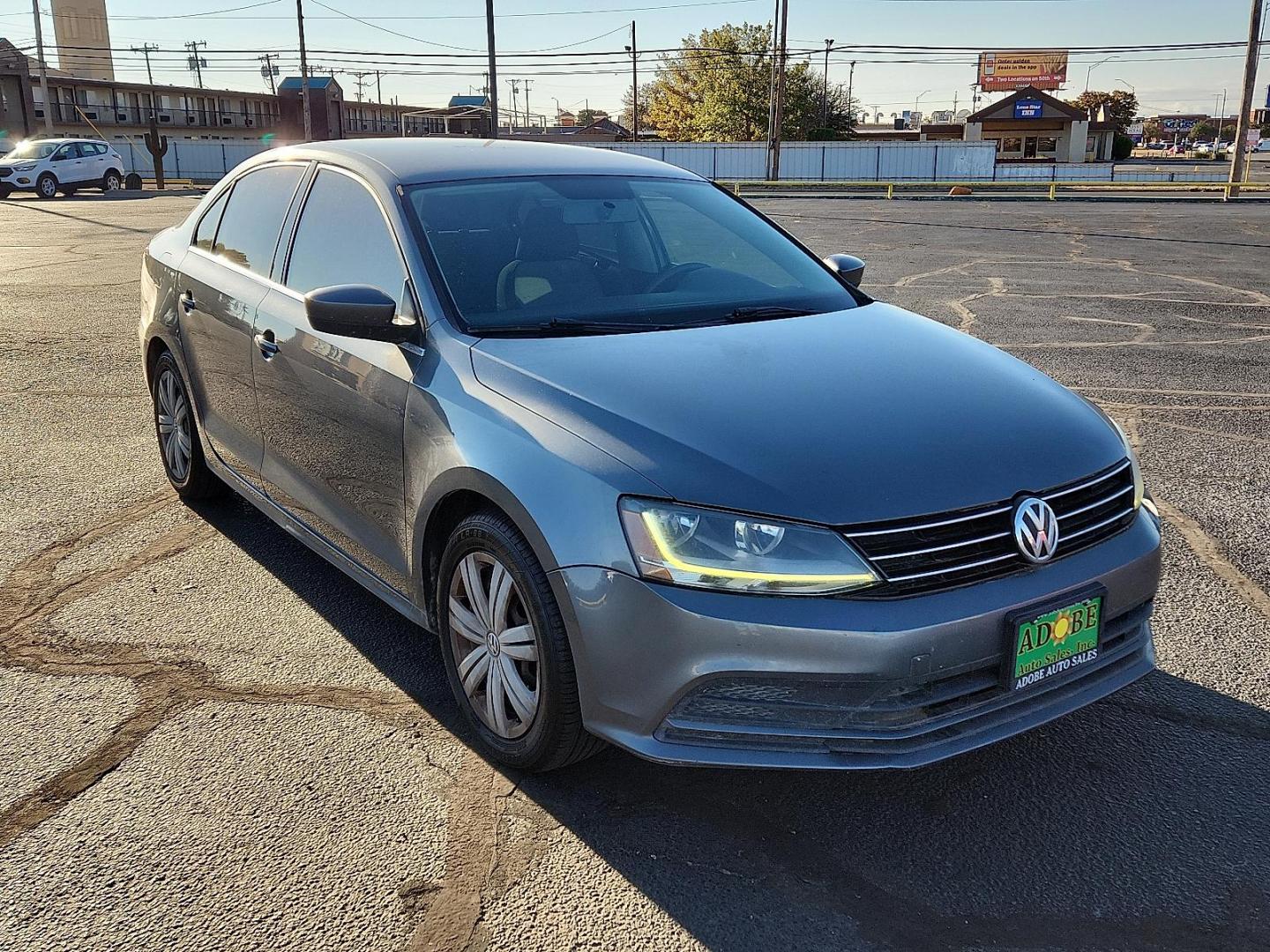 2017 GRAY Volkswagen Jetta 1.4T S (3VW2B7AJ5HM) with an 1.4L I-4 gasoline direct injection, DOHC, variable valve control, intercooled turbo, regular unleaded, engine with 150HP engine, located at 4711 Ave Q, Lubbock, TX, 79412, (806) 687-2362, 33.551304, -101.855293 - Photo#5