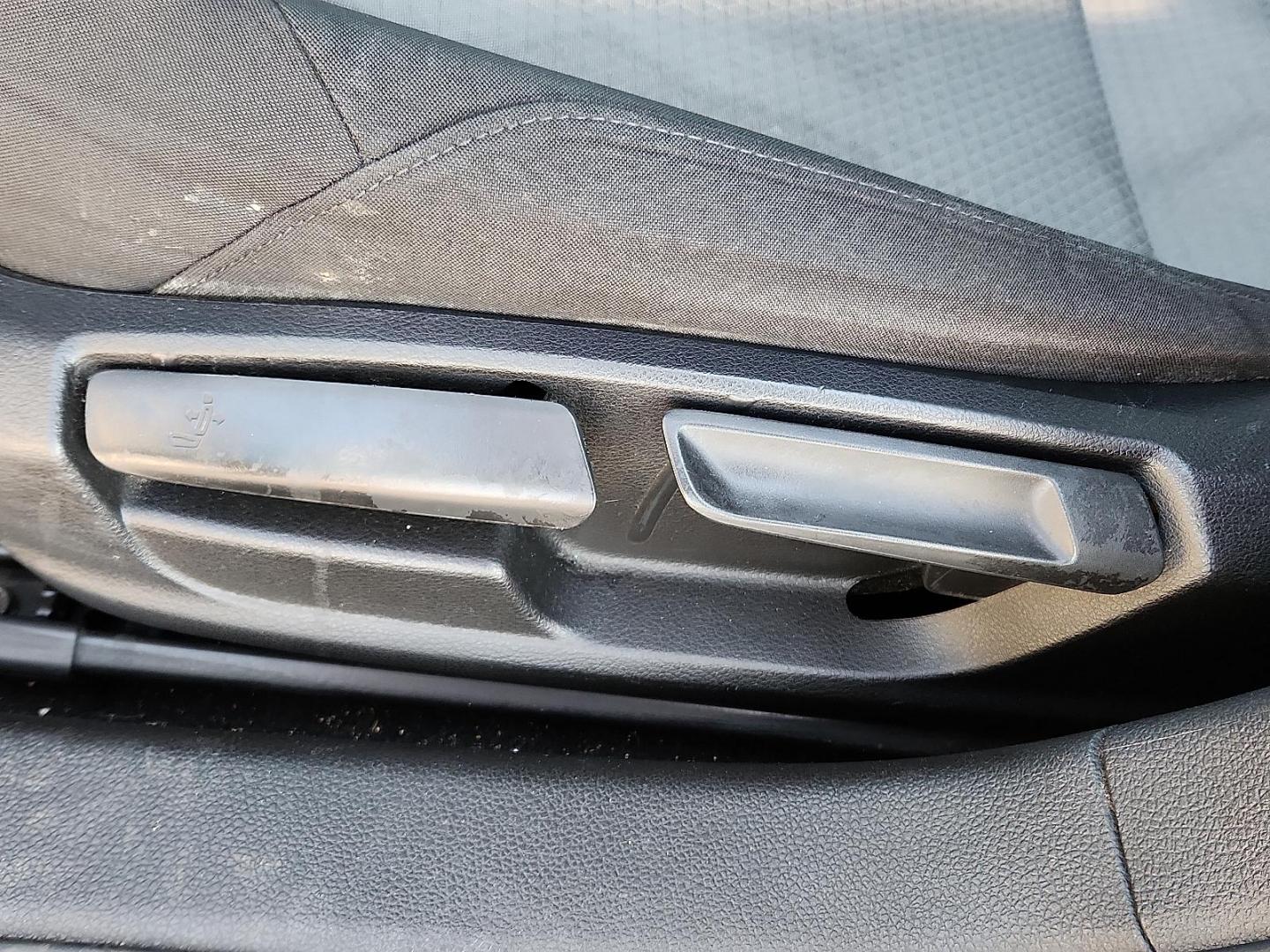 2017 GRAY Volkswagen Jetta 1.4T S (3VW2B7AJ5HM) with an 1.4L I-4 gasoline direct injection, DOHC, variable valve control, intercooled turbo, regular unleaded, engine with 150HP engine, located at 4711 Ave Q, Lubbock, TX, 79412, (806) 687-2362, 33.551304, -101.855293 - Photo#11