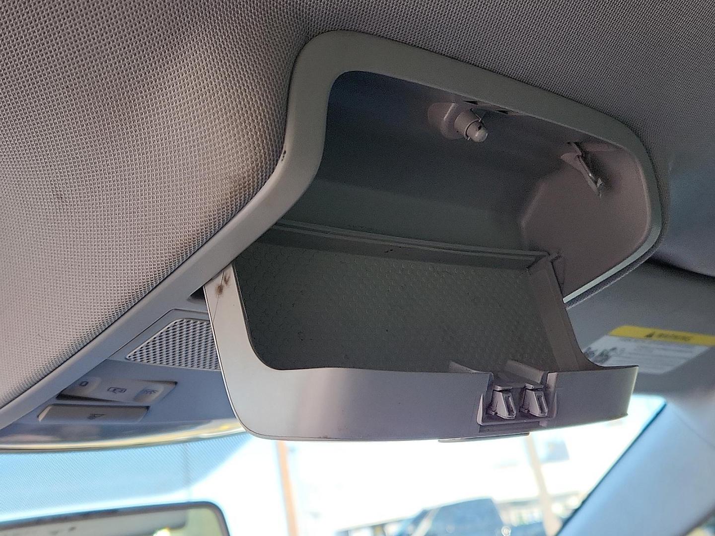 2017 GRAY Volkswagen Jetta 1.4T S (3VW2B7AJ5HM) with an 1.4L I-4 gasoline direct injection, DOHC, variable valve control, intercooled turbo, regular unleaded, engine with 150HP engine, located at 4711 Ave Q, Lubbock, TX, 79412, (806) 687-2362, 33.551304, -101.855293 - Photo#19