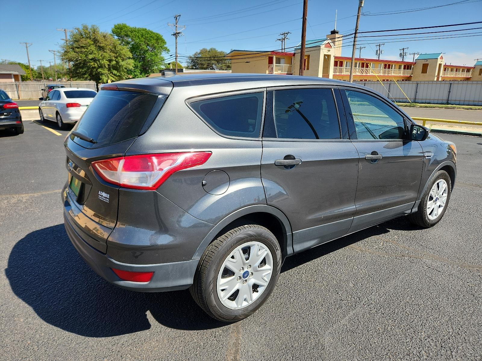 2016 Magnetic Metallic /Charcoal Black, cloth Ford Escape S (1FMCU0F77GU) with an ENGINE: DURATEC 2.5L I-4 engine, located at 4711 Ave Q, Lubbock, TX, 79412, (806) 687-2362, 33.551304, -101.855293 - Photo #4