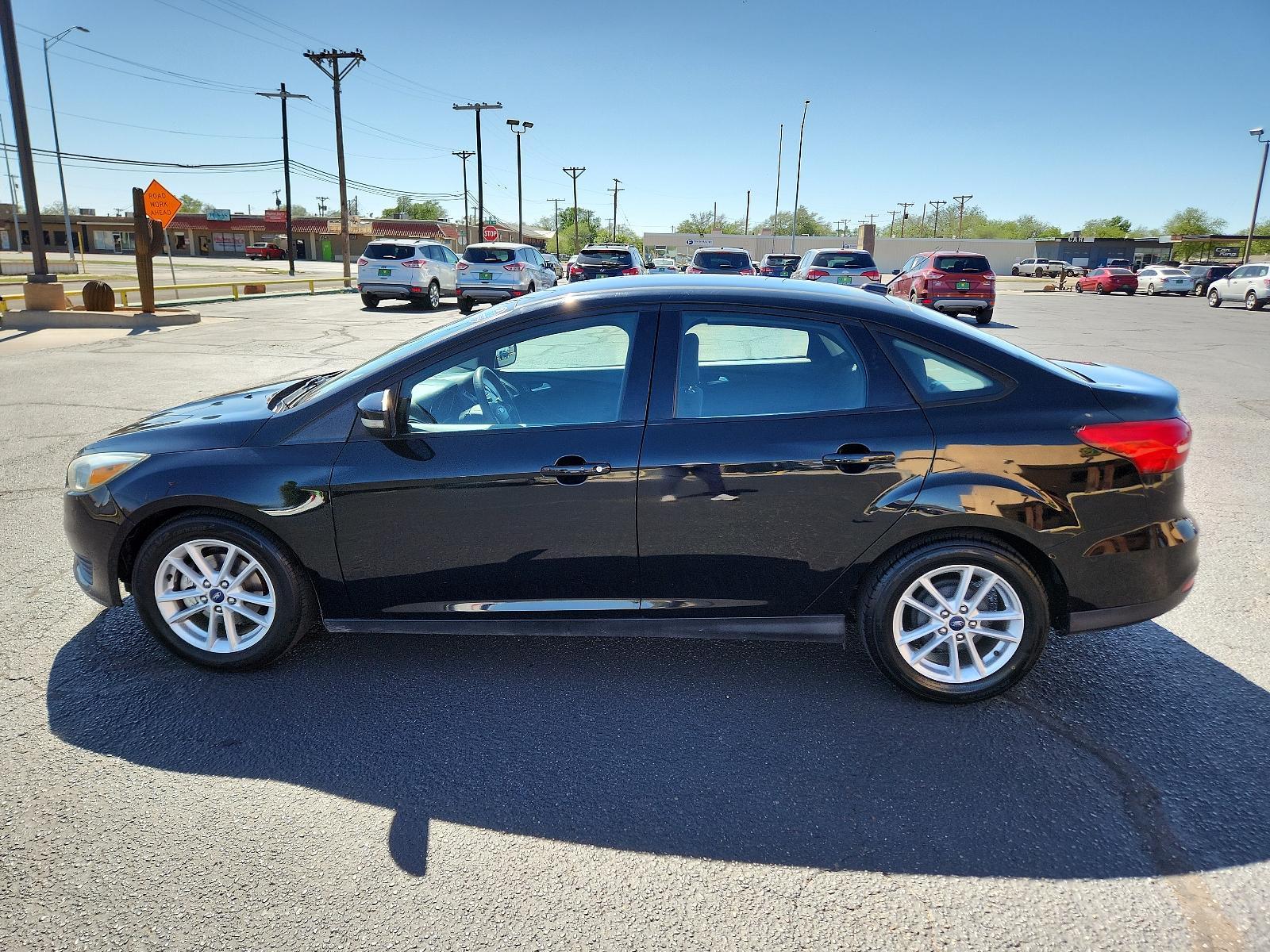 2017 Shadow Black /Charcoal Black Insert w/Warm Steel Surround, cloth Ford Focus SE (1FADP3F25HL) with an ENGINE: 2.0L I-4 GDI TI-VCT FLEX FUEL engine, located at 4711 Ave Q, Lubbock, TX, 79412, (806) 687-2362, 33.551304, -101.855293 - Photo #1