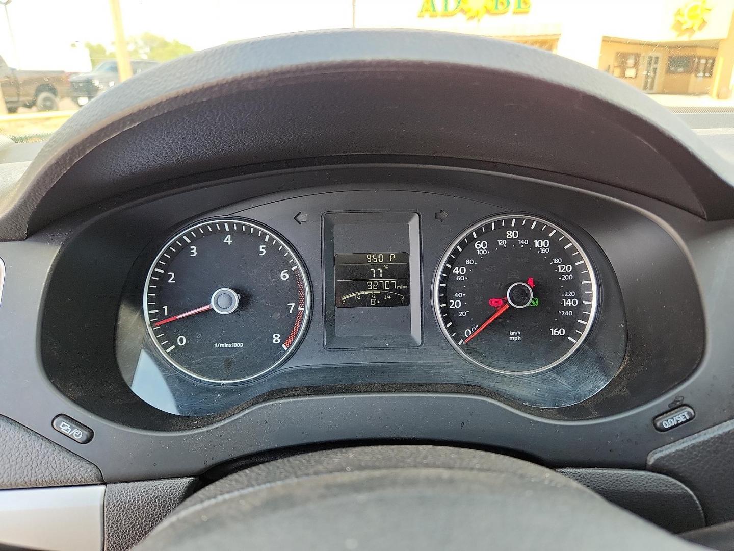 2013 Candy White - B4B4 /Titan Black - QR Volkswagen Jetta 2.5L SE (3VWDP7AJ5DM) with an 2.5L I-5 DOHC, variable valve control, regular unleaded, engine with 170HP engine, located at 4711 Ave Q, Lubbock, TX, 79412, (806) 687-2362, 33.551304, -101.855293 - Photo#14