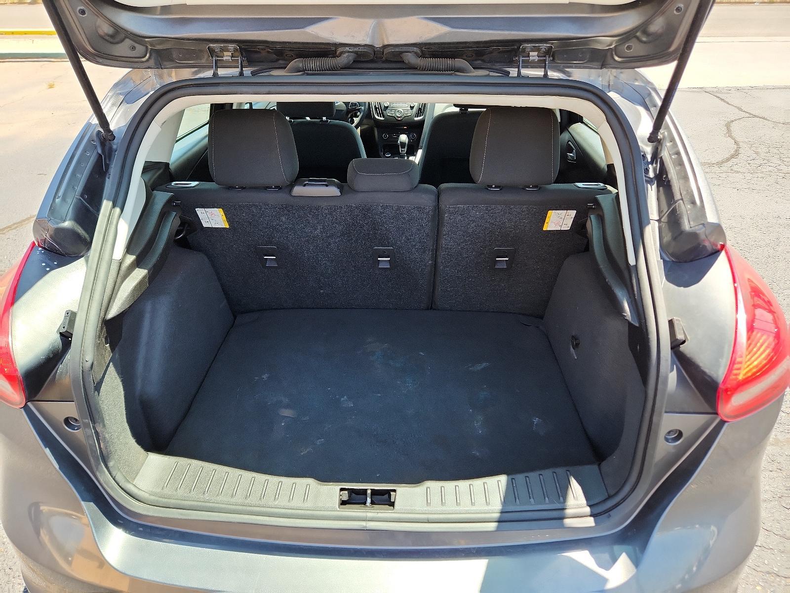 2017 Magnetic Metallic /Charcoal Black Insert w/Warm Steel Surround, cloth Ford Focus SE (1FADP3K29HL) with an ENGINE: 2.0L I-4 GDI TI-VCT FLEX FUEL engine, located at 4711 Ave Q, Lubbock, TX, 79412, (806) 687-2362, 33.551304, -101.855293 - Photo #10