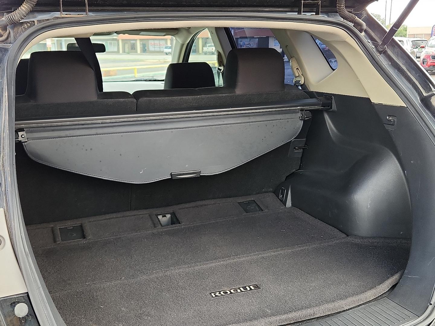 2015 BLACK /Black - G Nissan Rogue Select S (JN8AS5MT2FW) with an 2.5L I-4 DOHC, variable valve control, regular unleaded, engine with 170HP engine, located at 4711 Ave Q, Lubbock, TX, 79412, (806) 687-2362, 33.551304, -101.855293 - Photo#9