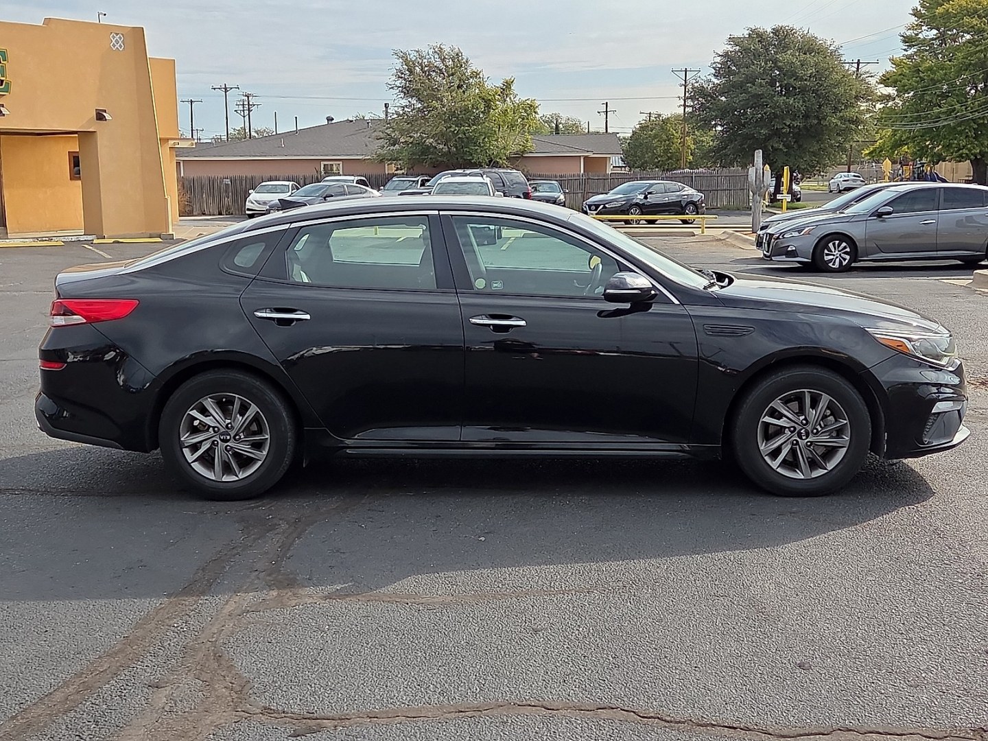 2019 Ebony Black - EB /Black - WK Kia Optima LX (5XXGT4L39KG) with an Theta II 2.4L I-4 direct injection, DOHC, D-CVVT variable valve control, regular gasoline, engine with 185HP engine, located at 4711 Ave Q, Lubbock, TX, 79412, (806) 687-2362, 33.551304, -101.855293- Photo#5