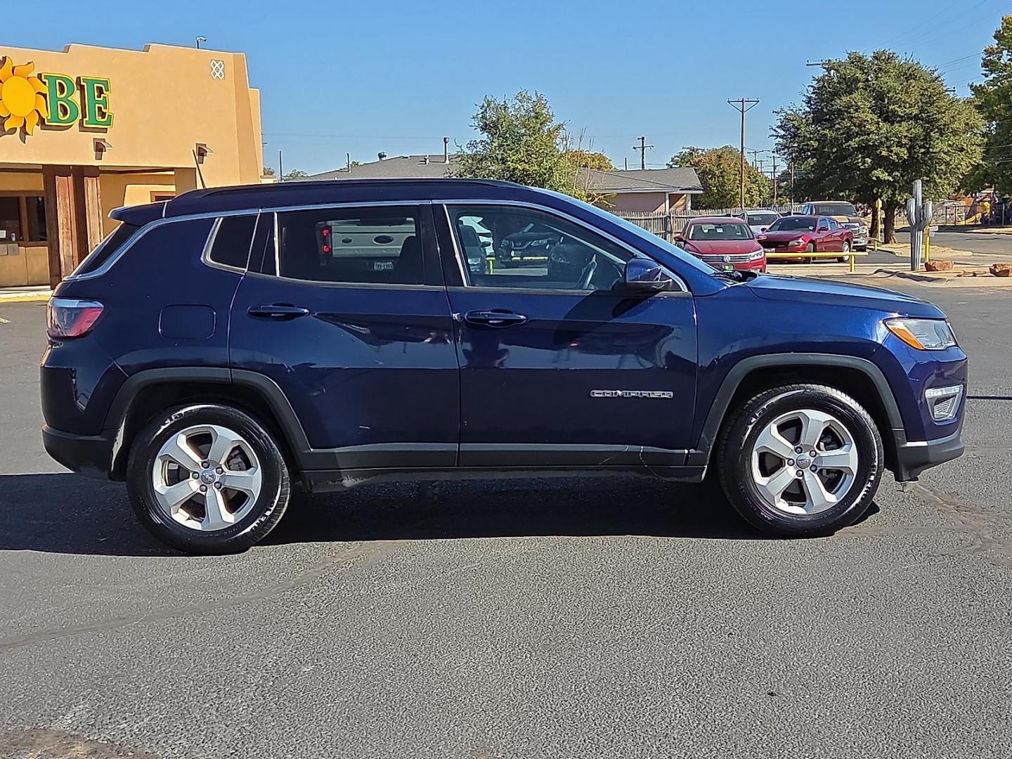 2019 Jazz Blue Pearlcoat - PBX /Black - X9 Jeep Compass Latitude FWD (3C4NJCBBXKT) with an 2.4L I-4 variable valve control, regular unleaded, engine with 180HP engine, located at 4711 Ave Q, Lubbock, TX, 79412, (806) 687-2362, 33.551304, -101.855293 - Photo#5