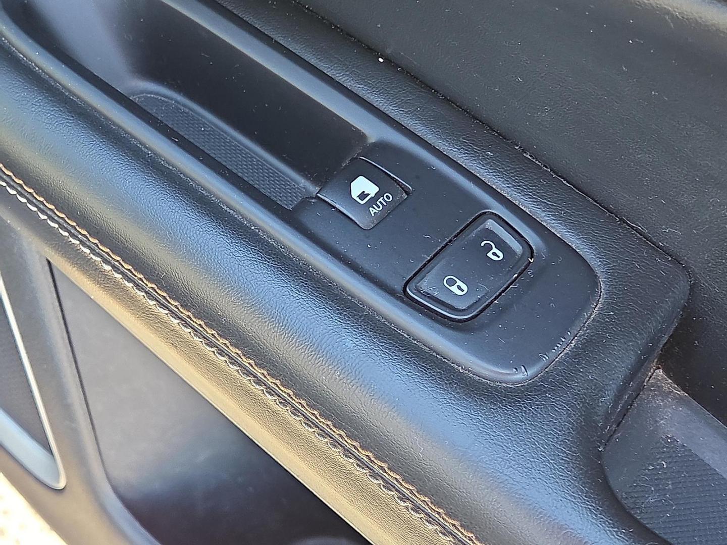 2019 Jazz Blue Pearlcoat - PBX /Black - X9 Jeep Compass Latitude FWD (3C4NJCBBXKT) with an 2.4L I-4 variable valve control, regular unleaded, engine with 180HP engine, located at 4711 Ave Q, Lubbock, TX, 79412, (806) 687-2362, 33.551304, -101.855293 - Photo#12