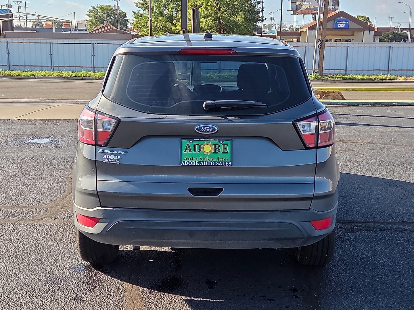 2018 Magnetic Metallic - J7 /Charcoal Black - 7B Ford Escape S (1FMCU0F77JU) with an Duratec 2.5L I-4 DOHC, iVCT variable valve control, regular gasoline, engine with 168HP engine, located at 4711 Ave Q, Lubbock, TX, 79412, (806) 687-2362, 33.551304, -101.855293- Photo#1