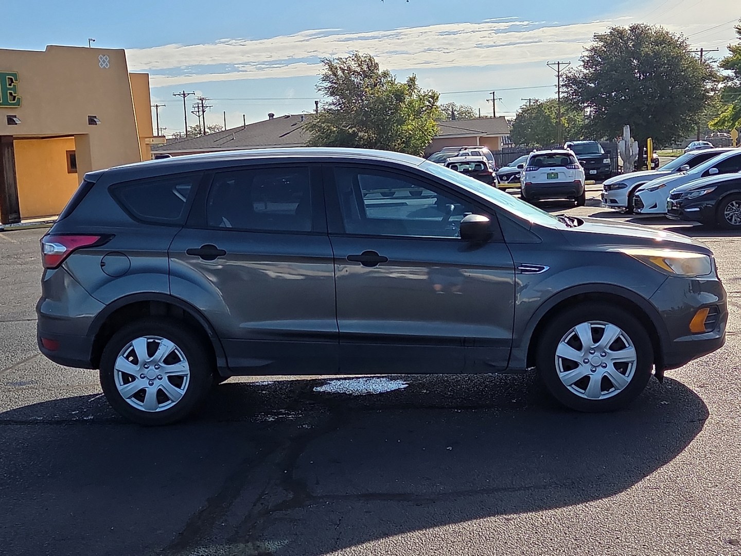 2018 Magnetic Metallic - J7 /Charcoal Black - 7B Ford Escape S (1FMCU0F77JU) with an Duratec 2.5L I-4 DOHC, iVCT variable valve control, regular gasoline, engine with 168HP engine, located at 4711 Ave Q, Lubbock, TX, 79412, (806) 687-2362, 33.551304, -101.855293- Photo#3