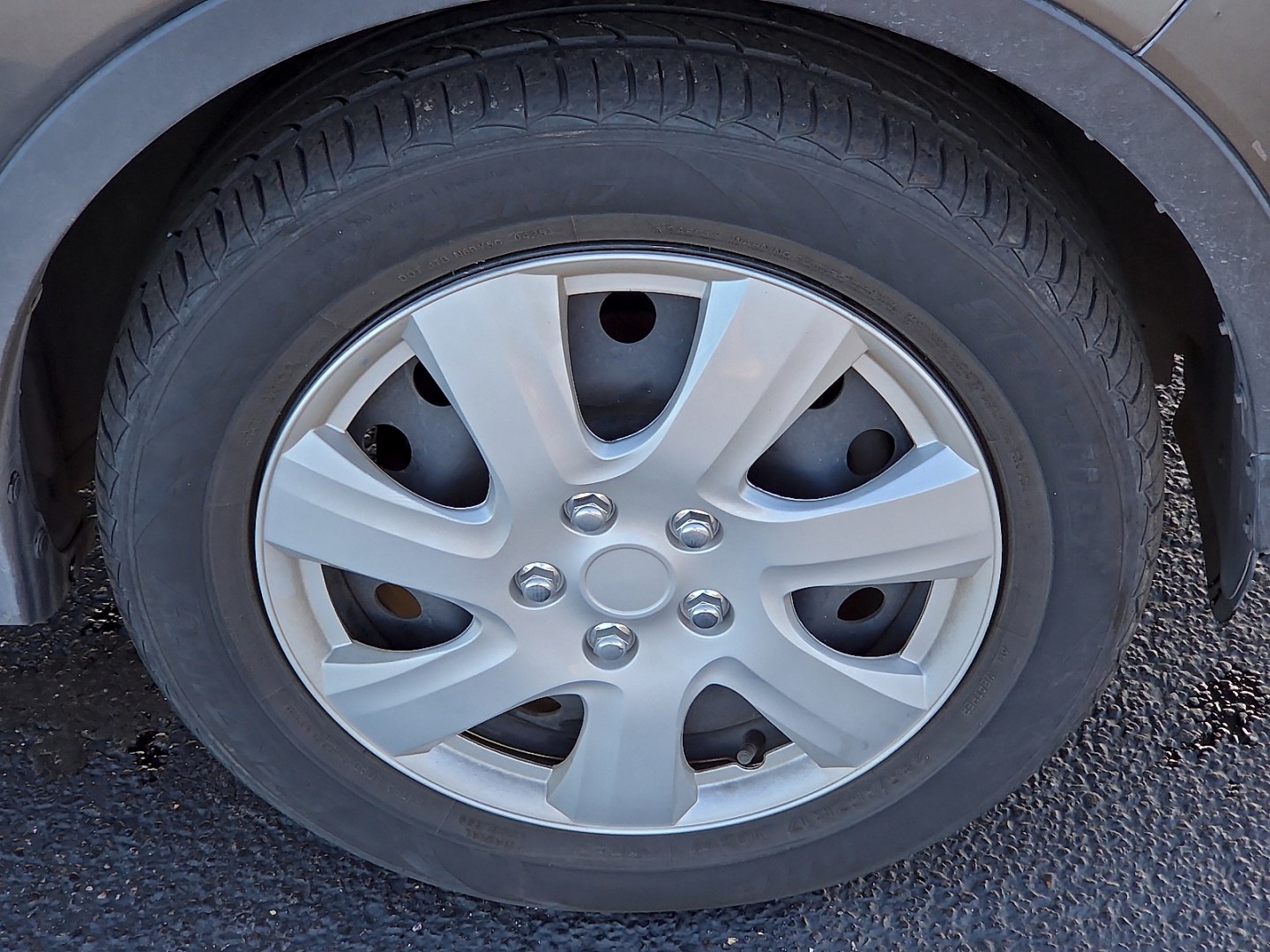 2018 Magnetic Metallic - J7 /Charcoal Black - 7B Ford Escape S (1FMCU0F77JU) with an Duratec 2.5L I-4 DOHC, iVCT variable valve control, regular gasoline, engine with 168HP engine, located at 4711 Ave Q, Lubbock, TX, 79412, (806) 687-2362, 33.551304, -101.855293- Photo#7