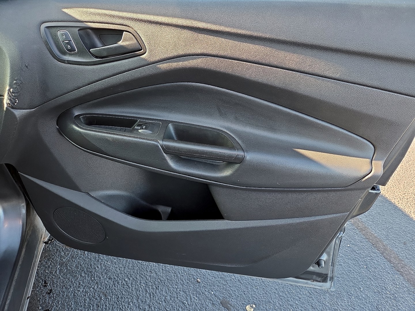 2018 Magnetic Metallic - J7 /Charcoal Black - 7B Ford Escape S (1FMCU0F77JU) with an Duratec 2.5L I-4 DOHC, iVCT variable valve control, regular gasoline, engine with 168HP engine, located at 4711 Ave Q, Lubbock, TX, 79412, (806) 687-2362, 33.551304, -101.855293- Photo#10