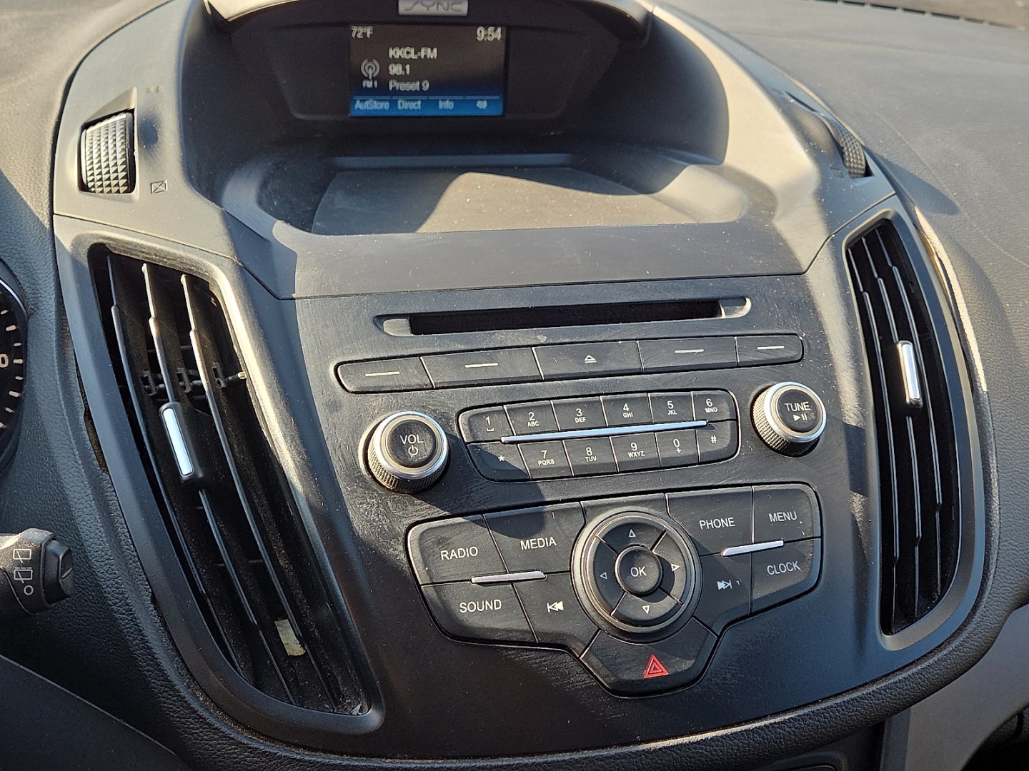 2018 Magnetic Metallic - J7 /Charcoal Black - 7B Ford Escape S (1FMCU0F77JU) with an Duratec 2.5L I-4 DOHC, iVCT variable valve control, regular gasoline, engine with 168HP engine, located at 4711 Ave Q, Lubbock, TX, 79412, (806) 687-2362, 33.551304, -101.855293- Photo#20