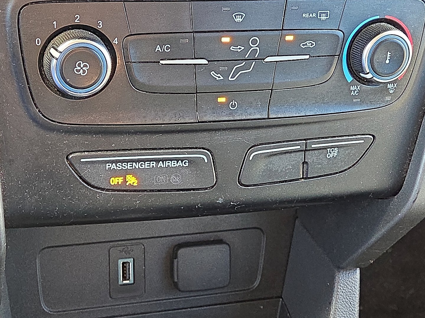 2018 Magnetic Metallic - J7 /Charcoal Black - 7B Ford Escape S (1FMCU0F77JU) with an Duratec 2.5L I-4 DOHC, iVCT variable valve control, regular gasoline, engine with 168HP engine, located at 4711 Ave Q, Lubbock, TX, 79412, (806) 687-2362, 33.551304, -101.855293- Photo#22