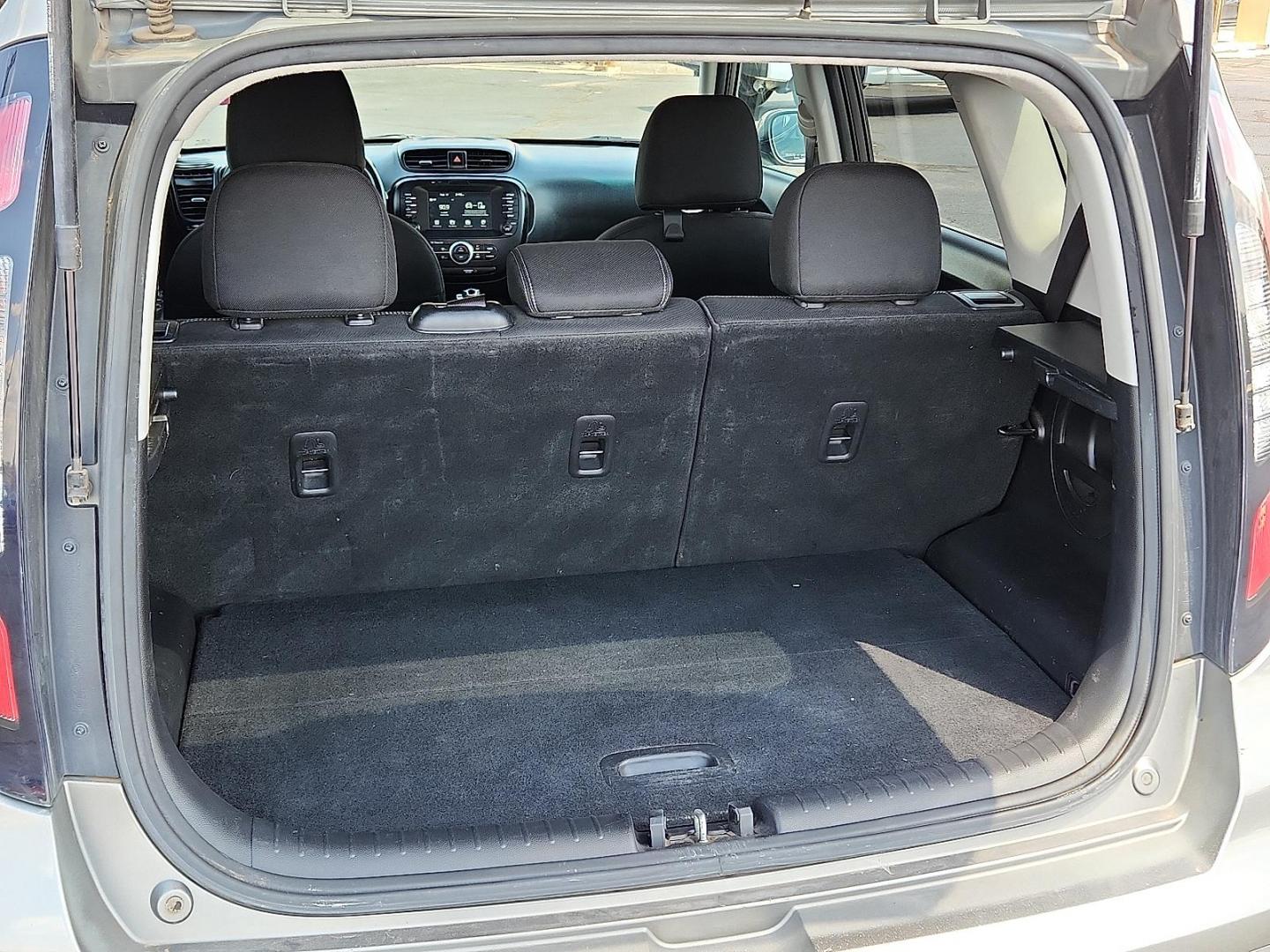 2019 GRAY Kia Soul + (KNDJP3A56K7) with an 2L I-4 gasoline direct injection, DOHC, D-CVVT variable valve control, regular unleaded, engine with 161HP engine, located at 4711 Ave Q, Lubbock, TX, 79412, (806) 687-2362, 33.551304, -101.855293 - Photo#7