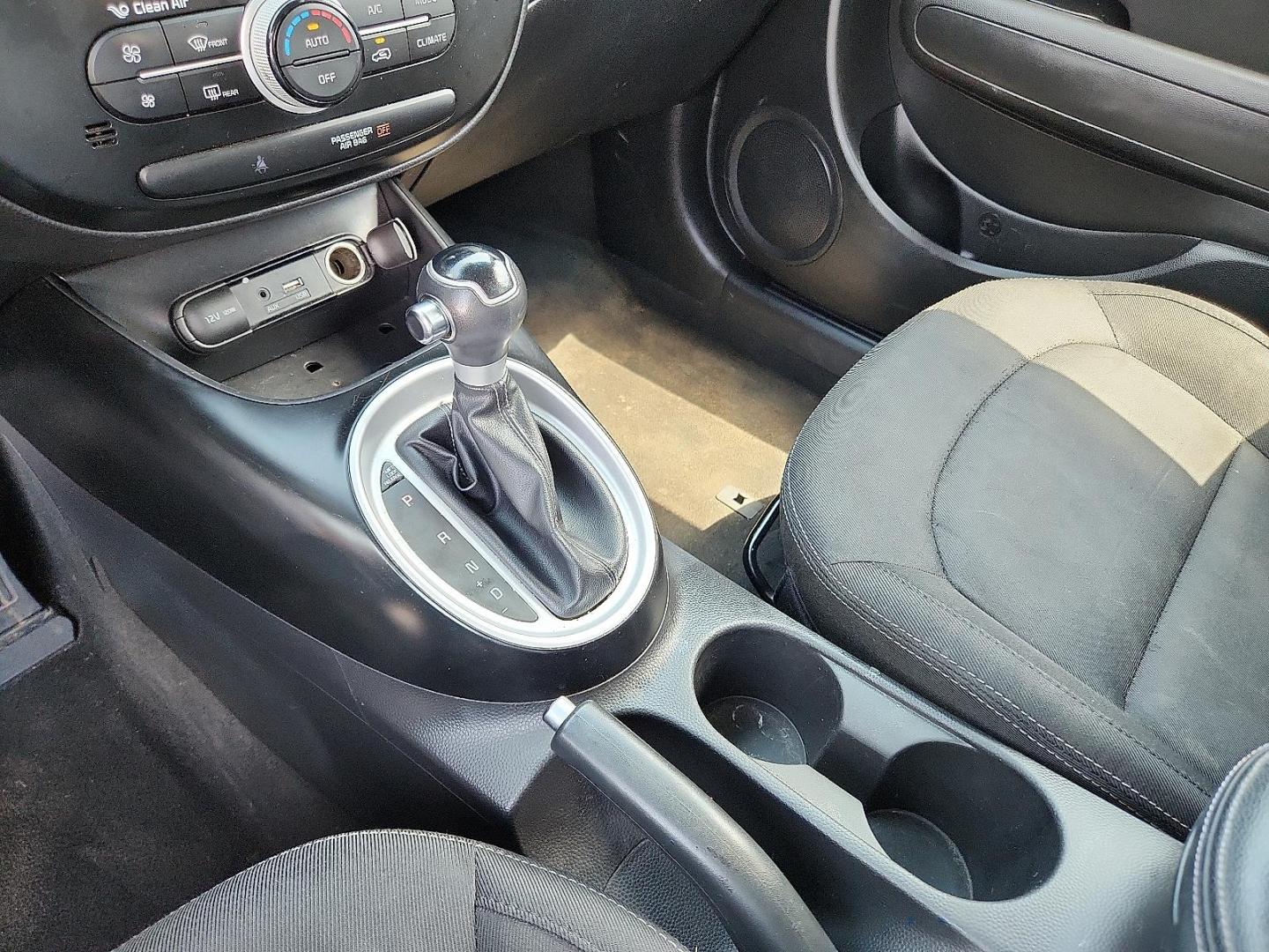 2019 GRAY Kia Soul + (KNDJP3A56K7) with an 2L I-4 gasoline direct injection, DOHC, D-CVVT variable valve control, regular unleaded, engine with 161HP engine, located at 4711 Ave Q, Lubbock, TX, 79412, (806) 687-2362, 33.551304, -101.855293 - Photo#16