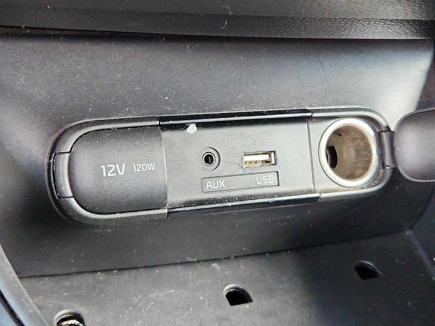 2019 GRAY Kia Soul + (KNDJP3A56K7) with an 2L I-4 gasoline direct injection, DOHC, D-CVVT variable valve control, regular unleaded, engine with 161HP engine, located at 4711 Ave Q, Lubbock, TX, 79412, (806) 687-2362, 33.551304, -101.855293 - Photo#17