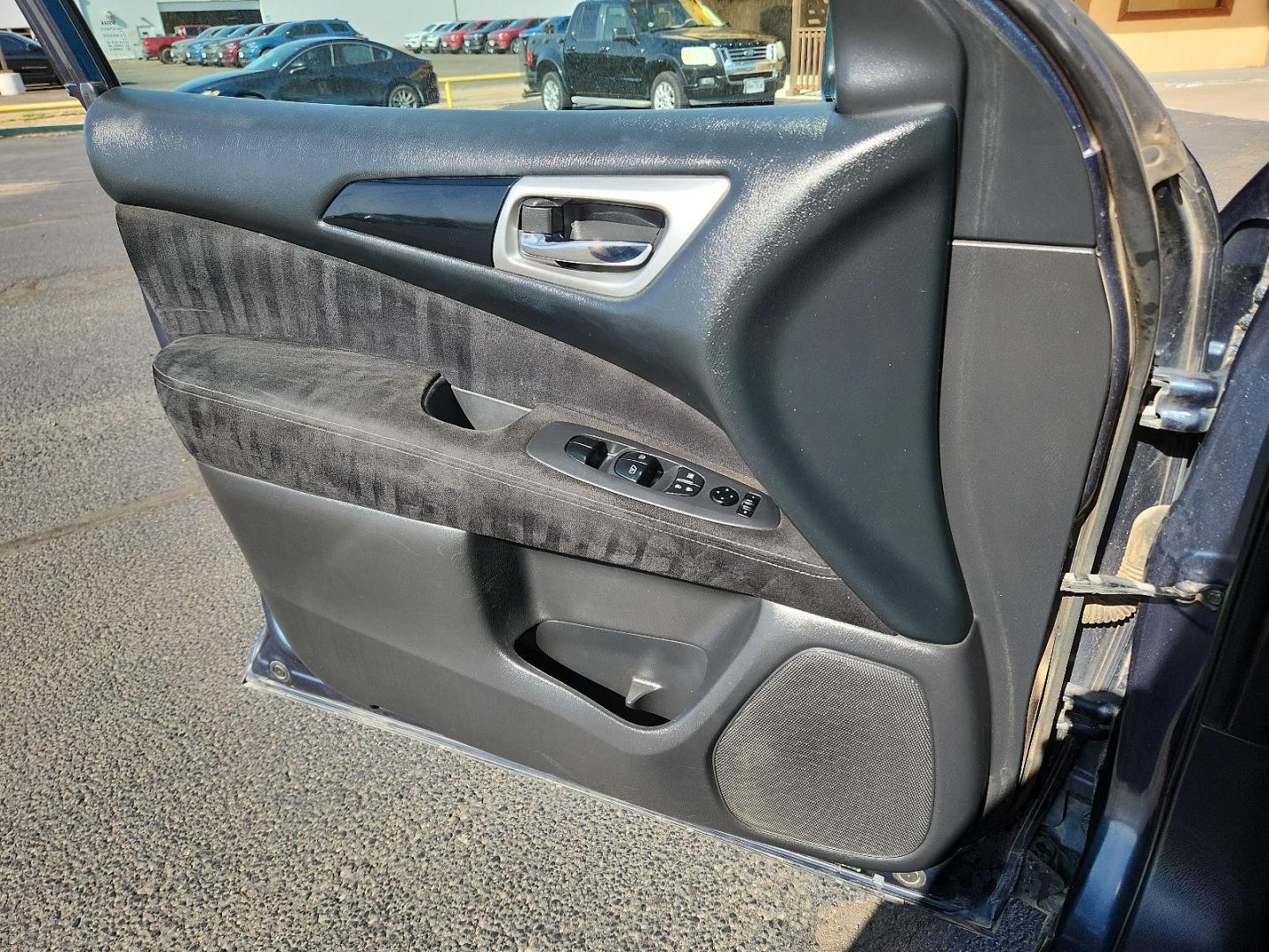 2016 Arctic Blue Metallic - RBG /Charcoal - G Nissan Pathfinder SV (5N1AR2MNXGC) with an Engine: 3.5L V6 engine, located at 4711 Ave Q, Lubbock, TX, 79412, (806) 687-2362, 33.551304, -101.855293 - Photo#13