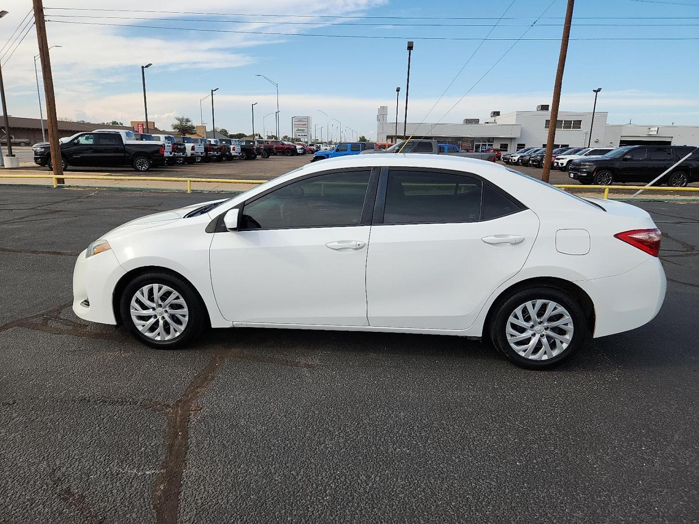 2019 WHITE Toyota Corolla LE (2T1BURHE5KC) with an 1.8L I-4 DOHC, VVT-i variable valve control, regular unleaded, engine with 132HP engine, located at 4711 Ave Q, Lubbock, TX, 79412, (806) 687-2362, 33.551304, -101.855293 - Photo#1