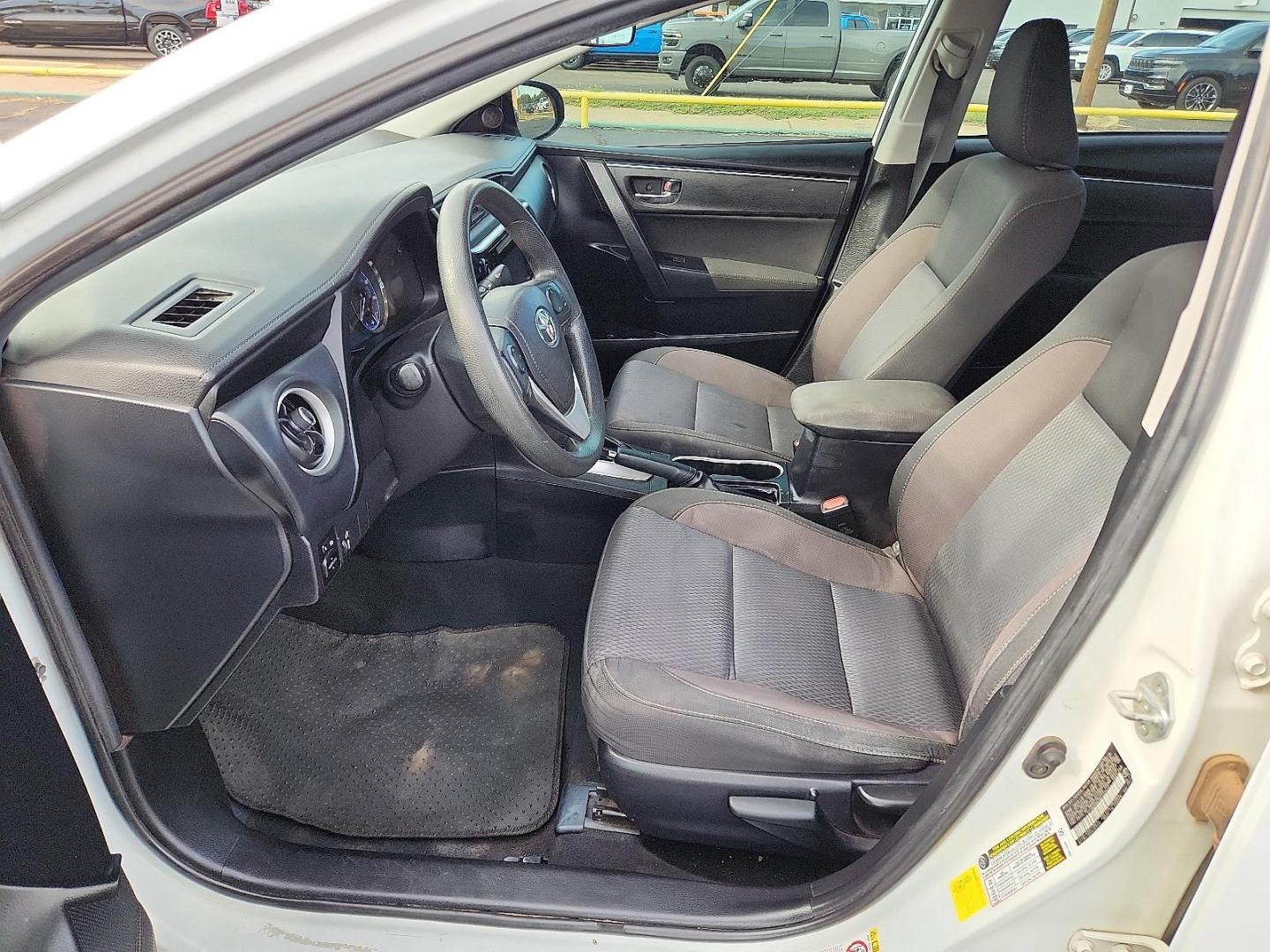2019 WHITE Toyota Corolla LE (2T1BURHE5KC) with an 1.8L I-4 DOHC, VVT-i variable valve control, regular unleaded, engine with 132HP engine, located at 4711 Ave Q, Lubbock, TX, 79412, (806) 687-2362, 33.551304, -101.855293 - Photo#9