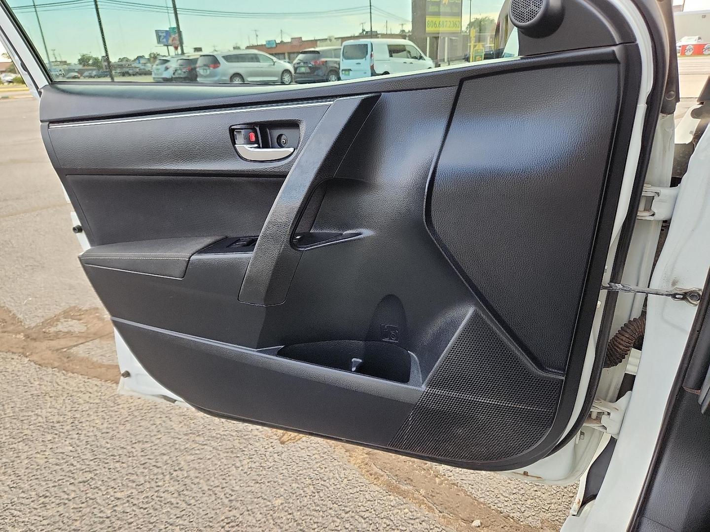 2019 WHITE Toyota Corolla LE (2T1BURHE5KC) with an 1.8L I-4 DOHC, VVT-i variable valve control, regular unleaded, engine with 132HP engine, located at 4711 Ave Q, Lubbock, TX, 79412, (806) 687-2362, 33.551304, -101.855293 - Photo#10