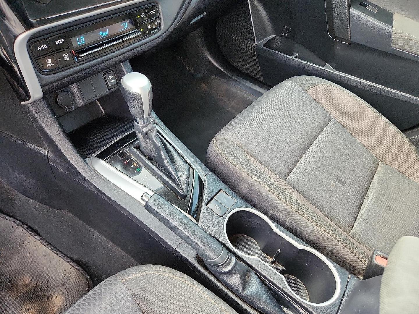 2019 WHITE Toyota Corolla LE (2T1BURHE5KC) with an 1.8L I-4 DOHC, VVT-i variable valve control, regular unleaded, engine with 132HP engine, located at 4711 Ave Q, Lubbock, TX, 79412, (806) 687-2362, 33.551304, -101.855293 - Photo#15