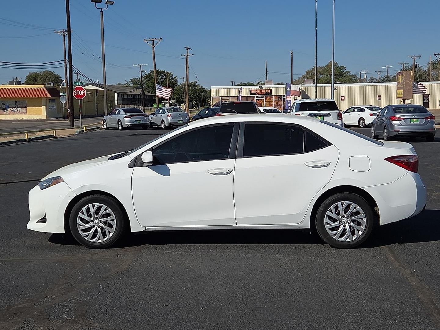 2019 Super White - 040 /Black - 21 Toyota Corolla LE (2T1BURHE5KC) with an 1.8L I-4 DOHC, VVT-i variable valve control, regular gasoline, engine with 132HP engine, located at 4711 Ave Q, Lubbock, TX, 79412, (806) 687-2362, 33.551304, -101.855293- Photo#1