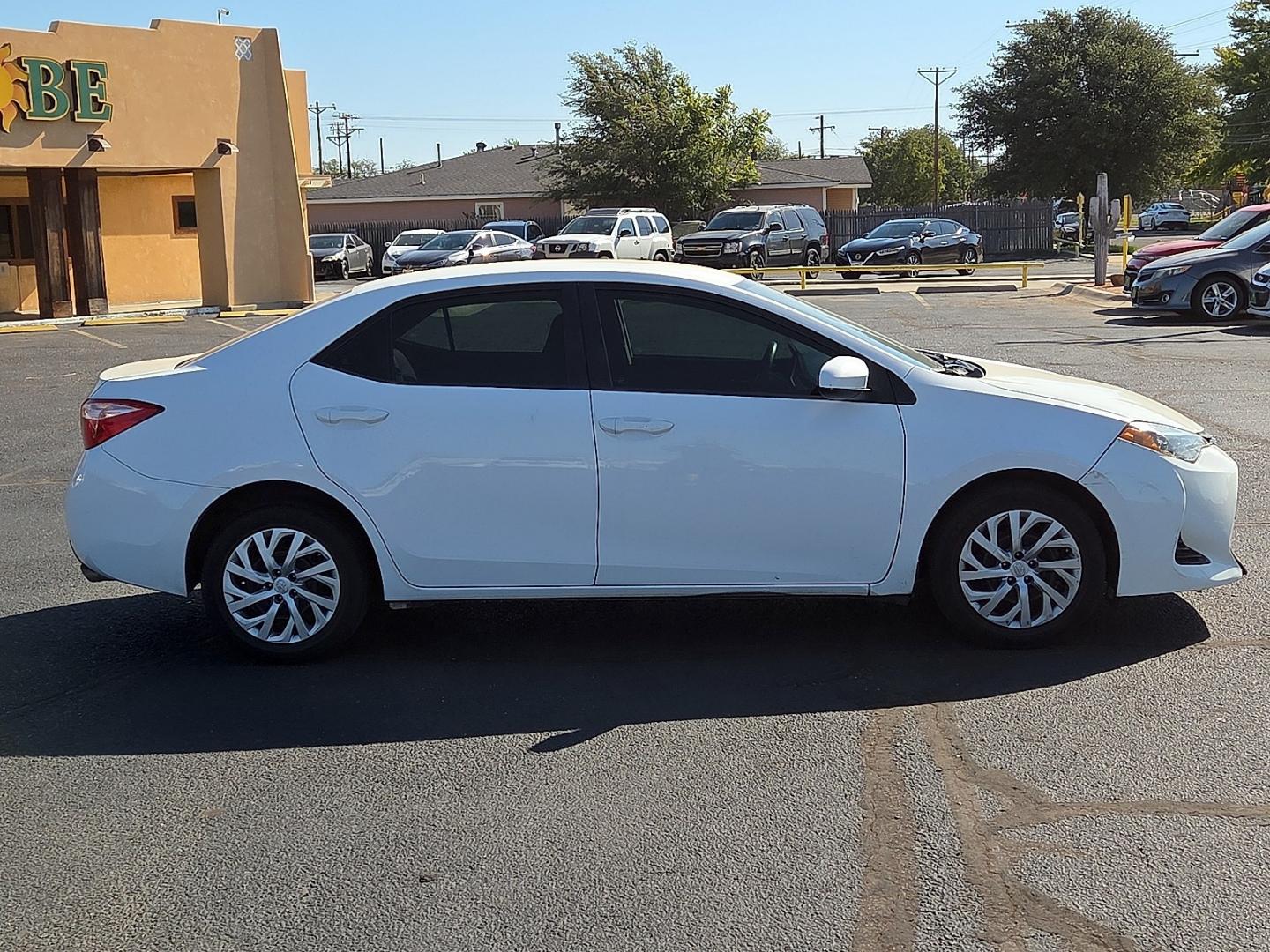 2019 Super White - 040 /Black - 21 Toyota Corolla LE (2T1BURHE5KC) with an 1.8L I-4 DOHC, VVT-i variable valve control, regular gasoline, engine with 132HP engine, located at 4711 Ave Q, Lubbock, TX, 79412, (806) 687-2362, 33.551304, -101.855293- Photo#5
