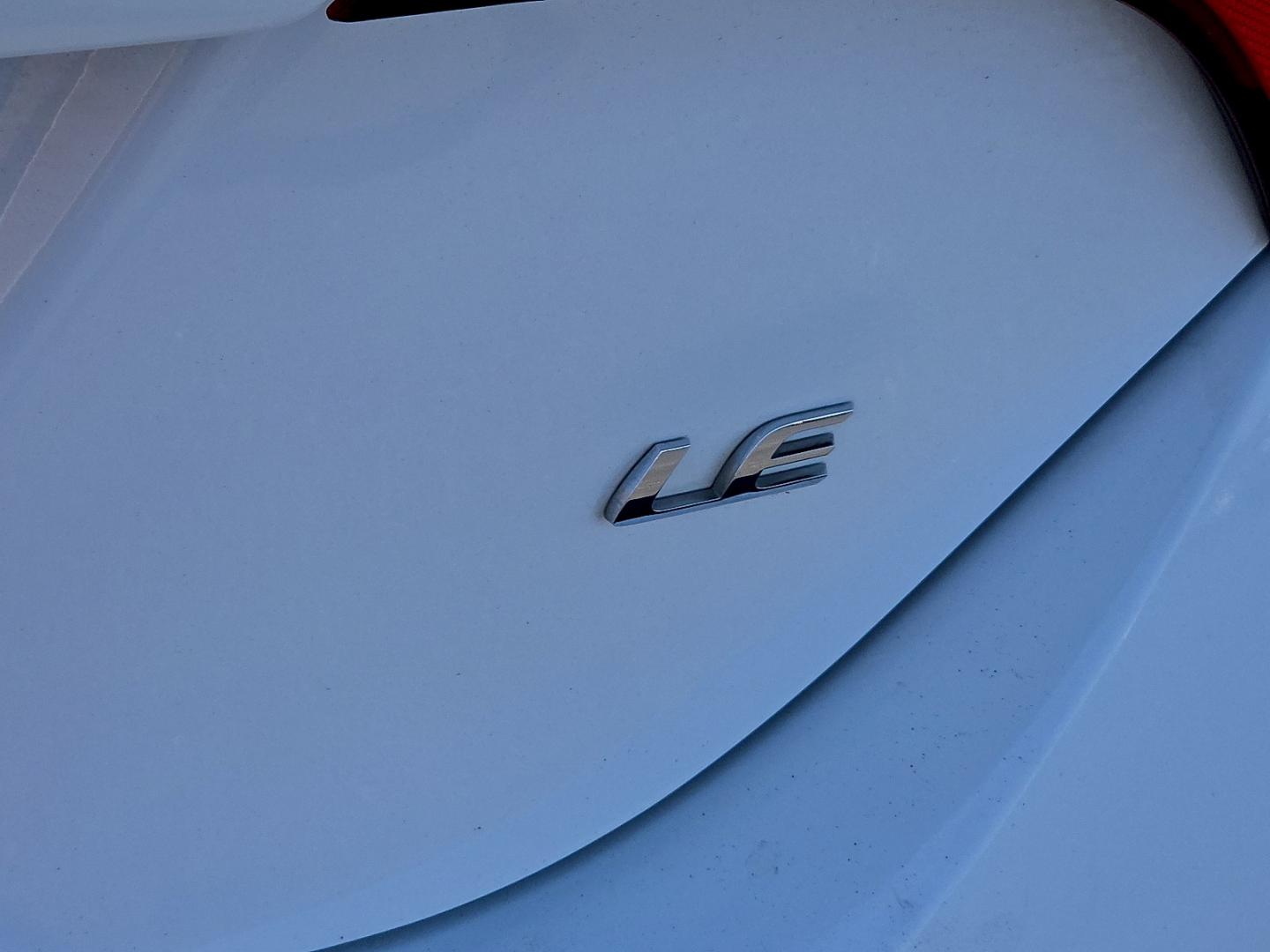 2019 Super White - 040 /Black - 21 Toyota Corolla LE (2T1BURHE5KC) with an 1.8L I-4 DOHC, VVT-i variable valve control, regular gasoline, engine with 132HP engine, located at 4711 Ave Q, Lubbock, TX, 79412, (806) 687-2362, 33.551304, -101.855293- Photo#16
