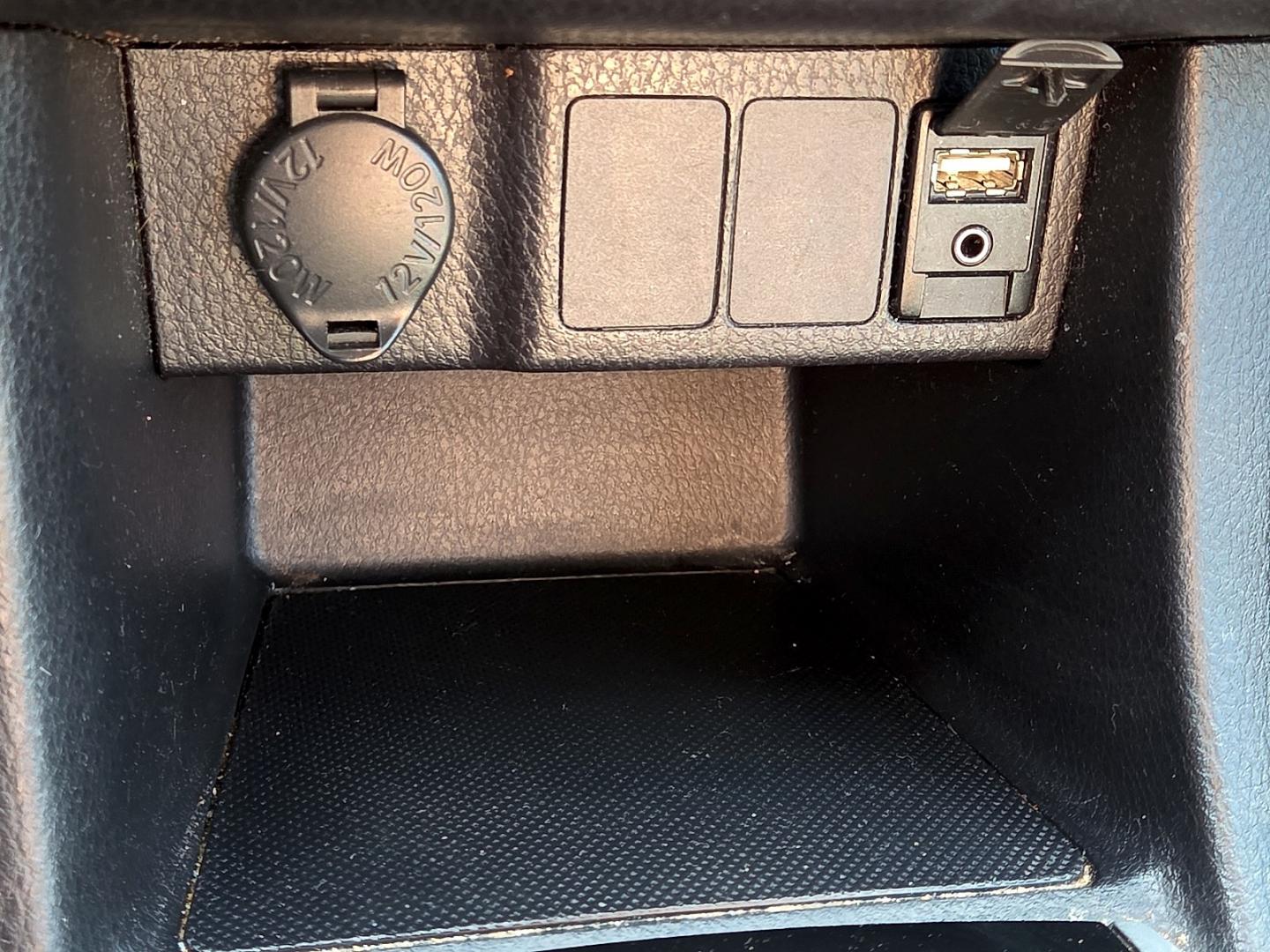 2019 Super White - 040 /Black - 21 Toyota Corolla LE (2T1BURHE5KC) with an 1.8L I-4 DOHC, VVT-i variable valve control, regular gasoline, engine with 132HP engine, located at 4711 Ave Q, Lubbock, TX, 79412, (806) 687-2362, 33.551304, -101.855293- Photo#27