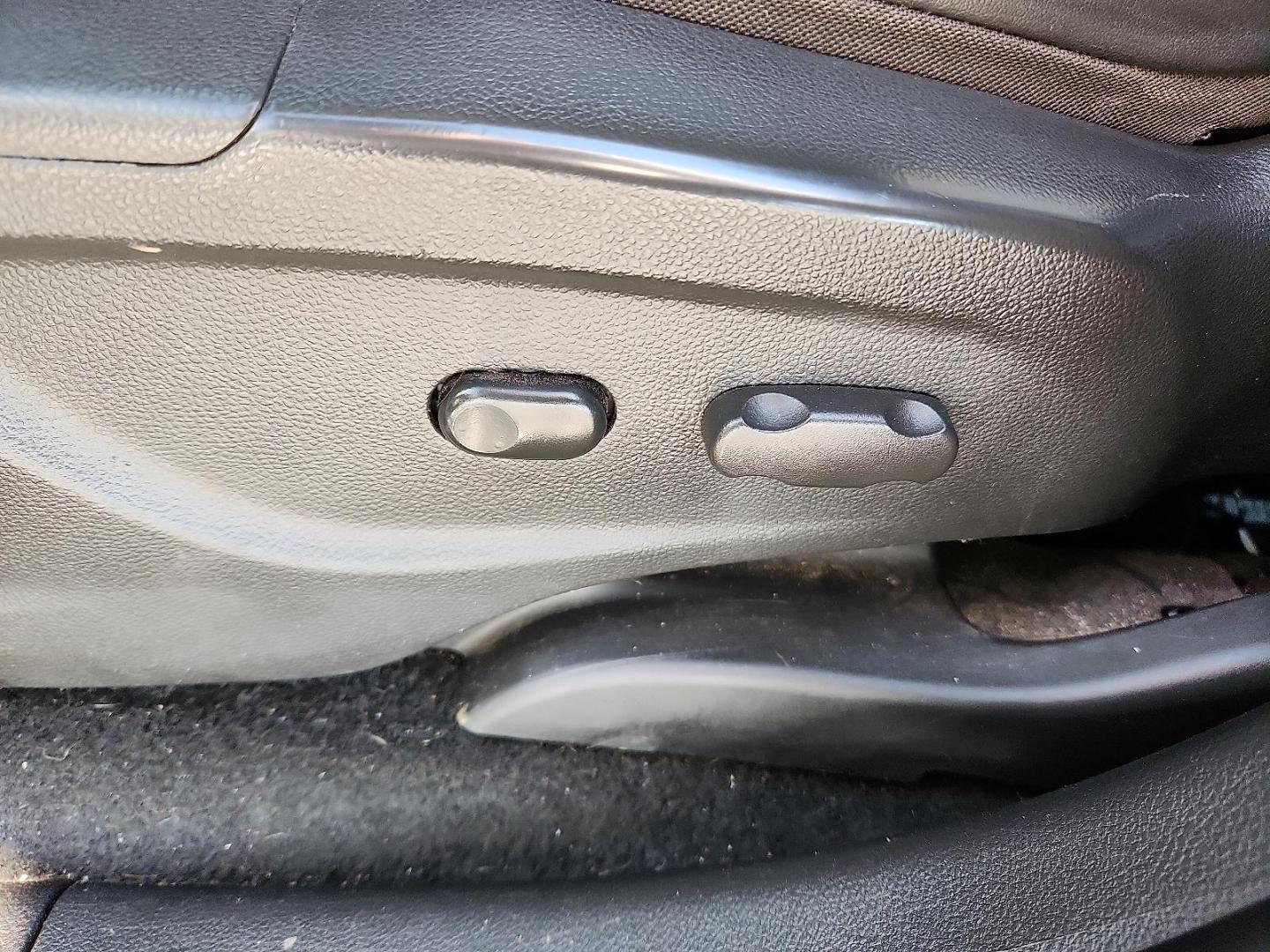 2020 WHITE Buick Encore FWD Preferred (KL4CJASB9LB) with an ECOTEC 1.4L I-4 DOHC, variable valve control, intercooled turbo, regular unleaded, engine with 138HP engine, located at 4711 Ave Q, Lubbock, TX, 79412, (806) 687-2362, 33.551304, -101.855293 - Photo#10