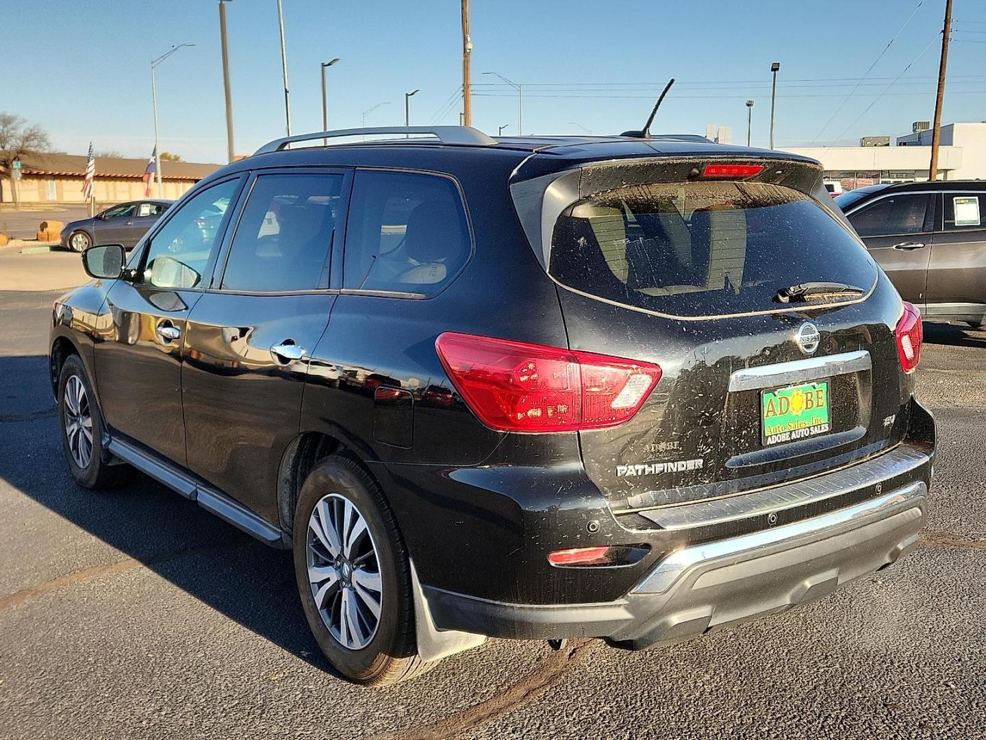 2017 Magnetic Black Metallic Nissan Pathfinder SV (5N1DR2MN5HC) with an 3.5L V-6 gasoline direct injection, DOHC, variable valve control, regular unleaded, engine with 284HP engine, located at 4711 Ave Q, Lubbock, TX, 79412, (806) 687-2362, 33.551304, -101.855293 - Photo#2