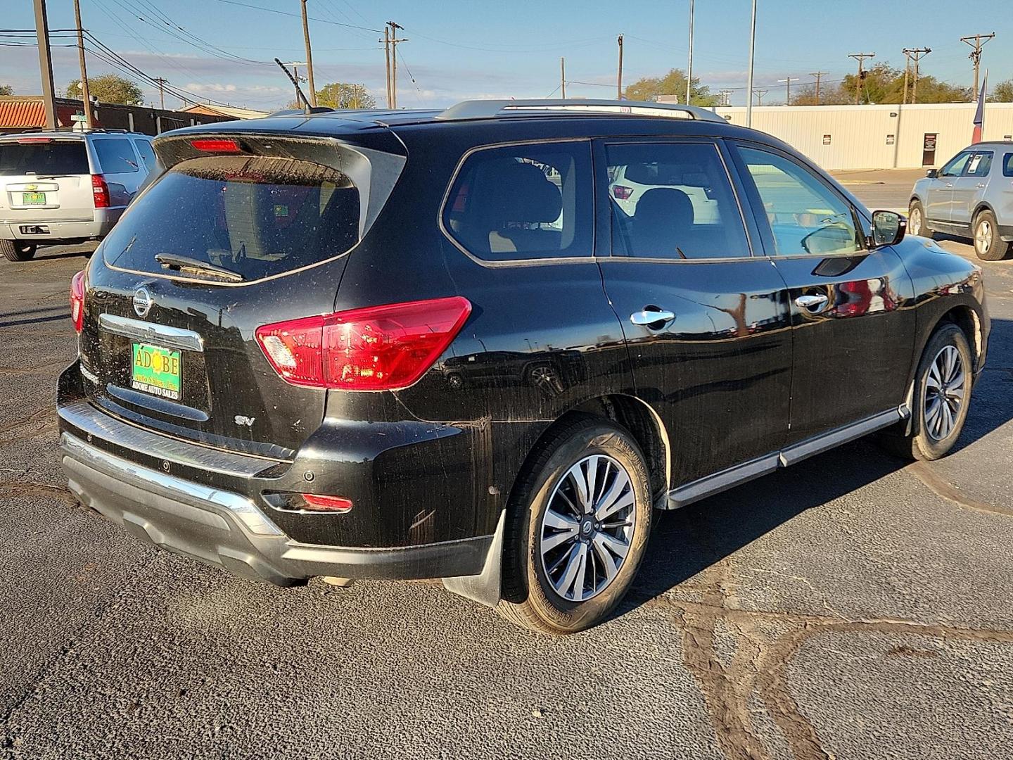 2017 Magnetic Black Metallic Nissan Pathfinder SV (5N1DR2MN5HC) with an 3.5L V-6 gasoline direct injection, DOHC, variable valve control, regular unleaded, engine with 284HP engine, located at 4711 Ave Q, Lubbock, TX, 79412, (806) 687-2362, 33.551304, -101.855293 - Photo#3
